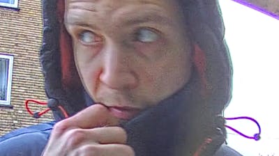 Her ses manden, som politiet beskriver som gerningsmand B.