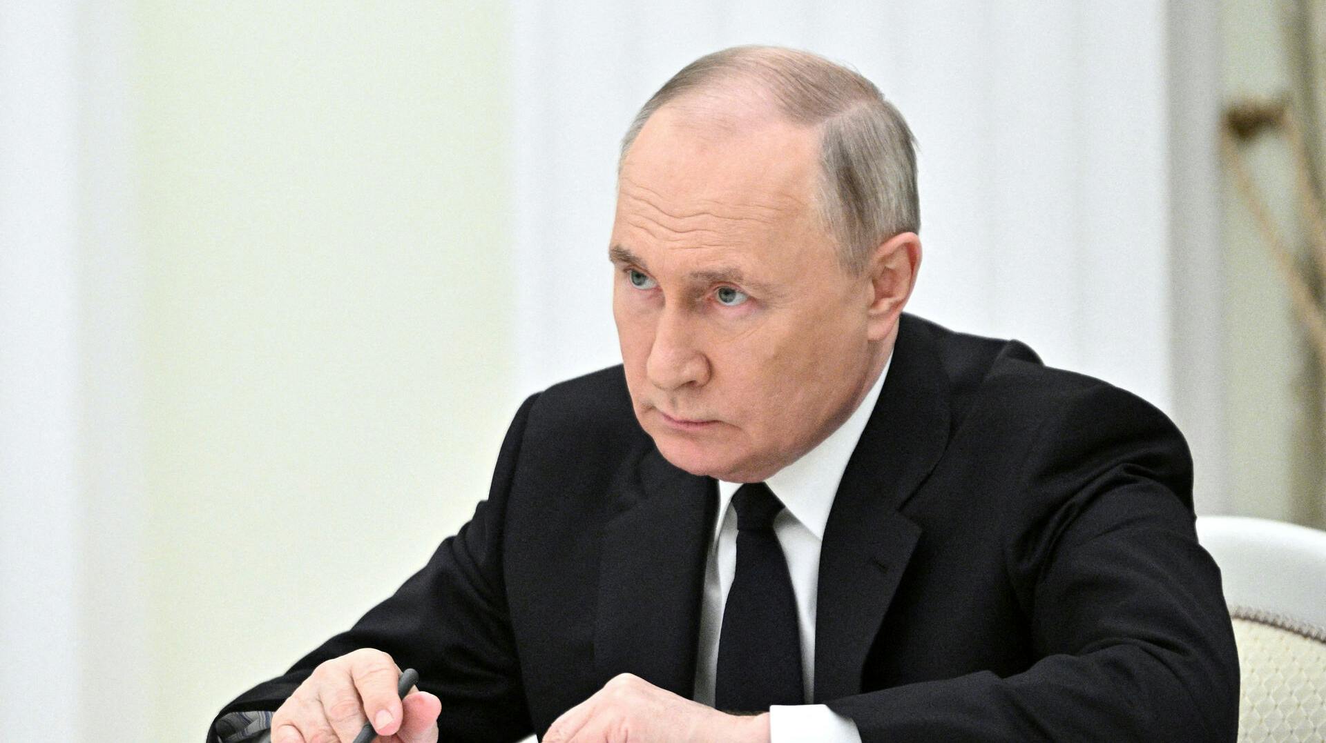 Vladimir Putin udtaler lørdag, at alle gerningsmændene bag angrebet på et koncertsted i Moskva er anholdt.