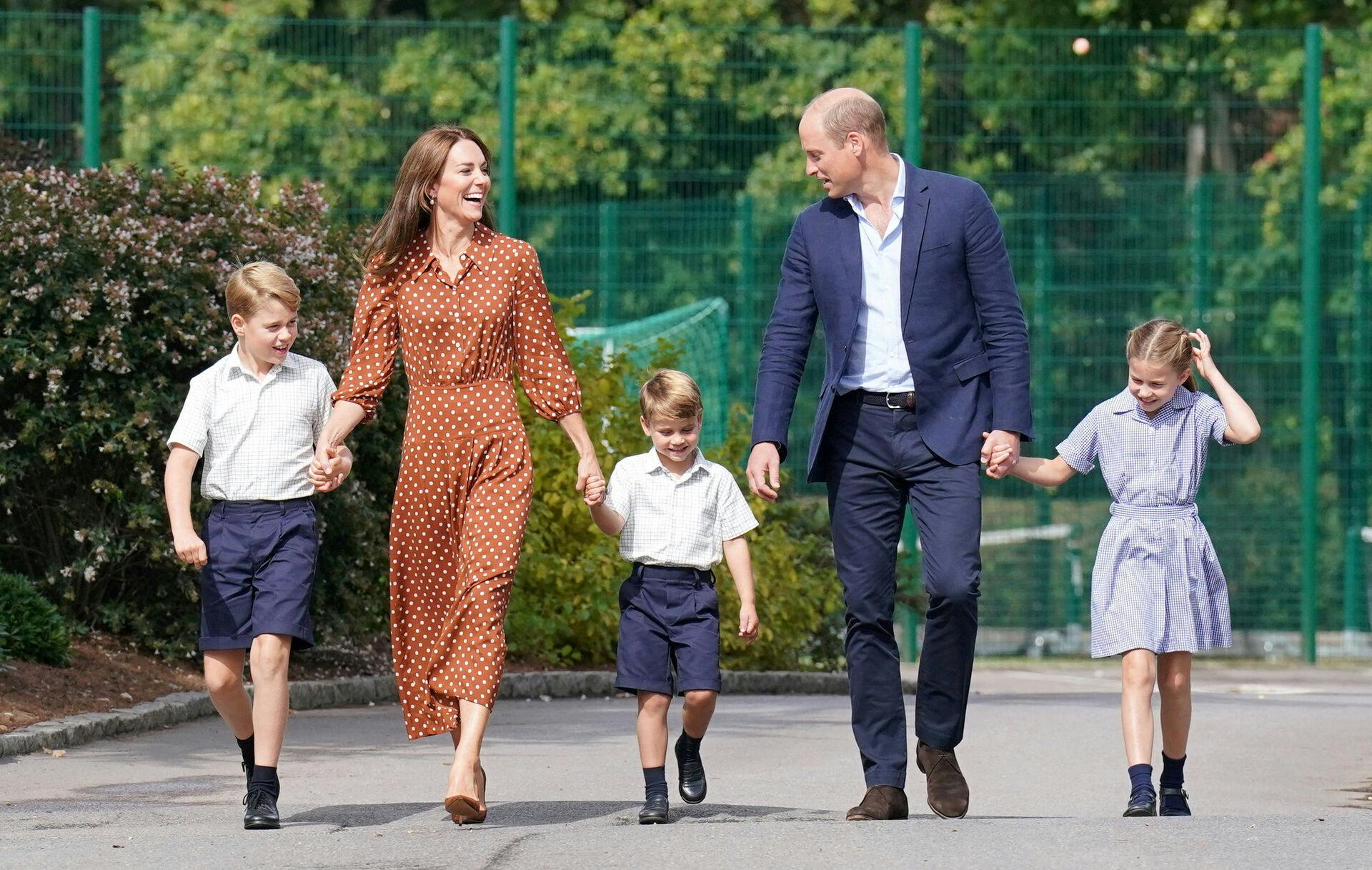 Prinsesse Kate og prins William har tre børn, prins George på ti, prinsesse Charlotte på otte og prins Louis på fem år.
