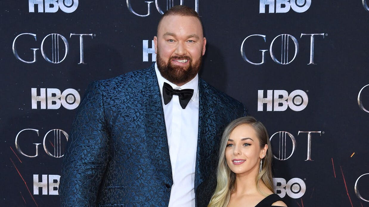Kelsey Henson er 34 år gammel. Hafþór Júlíus Björnsson er 35 år gammel.