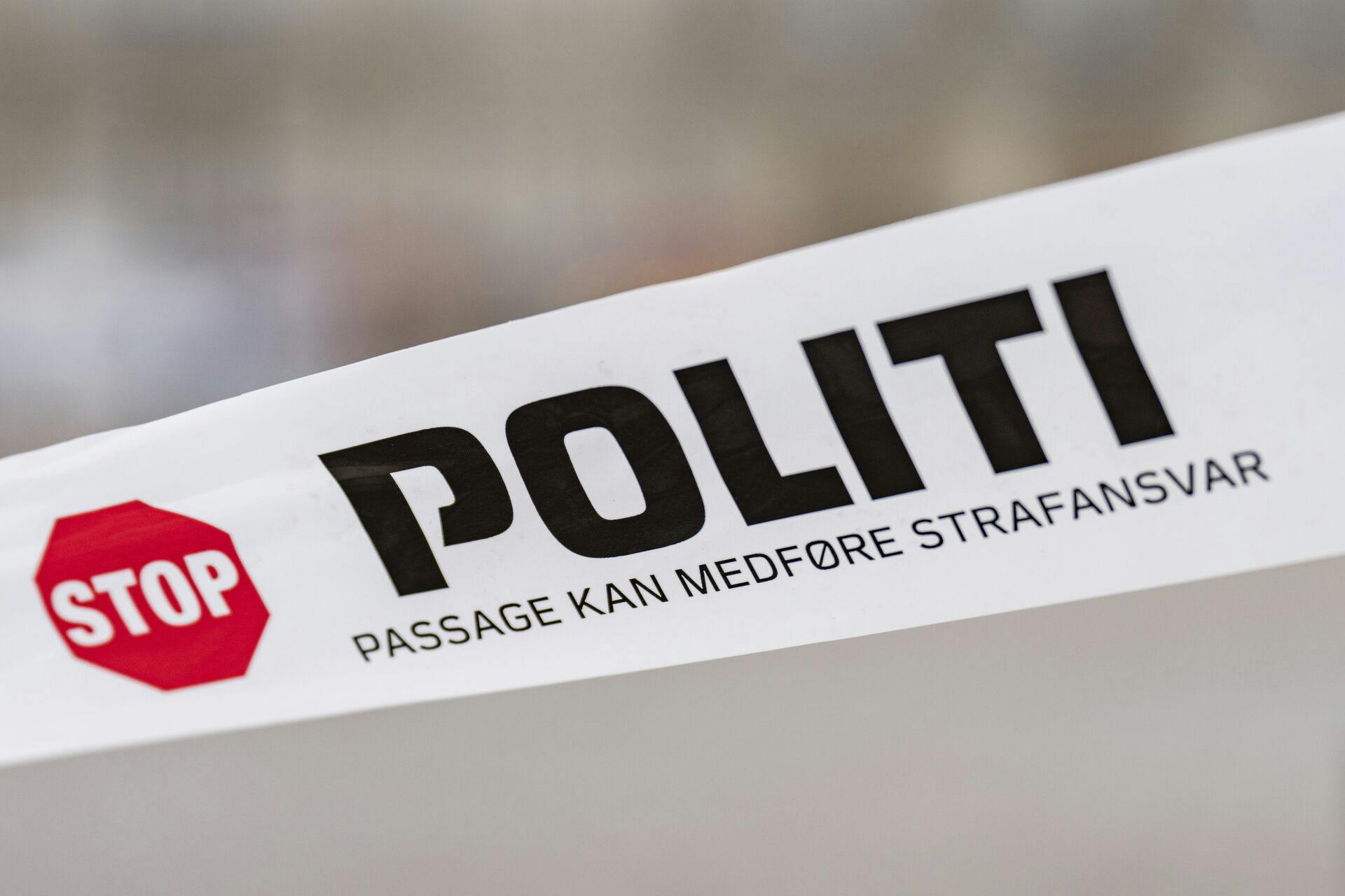 Amalienborg Slotsplads er afspærret på grund af fund af mistænkelig pakke ved postindleveringen, der er ved Det Gule Palæ, i København, tirsdag den 12. december 2023.. (Foto: Emil Nicolai Helms/Ritzau Scanpix)