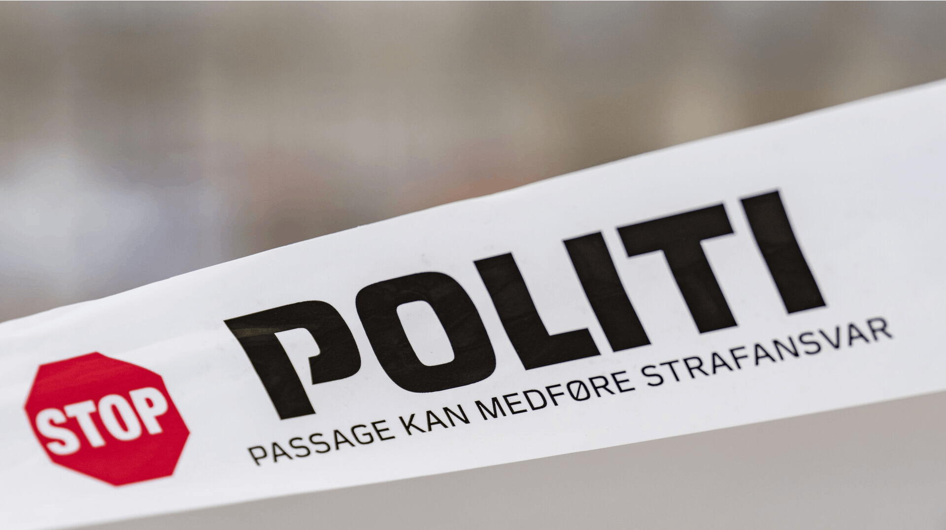 Amalienborg Slotsplads er afspærret på grund af fund af mistænkelig pakke ved postindleveringen, der er ved Det Gule Palæ, i København, tirsdag den 12. december 2023.. (Foto: Emil Nicolai Helms/Ritzau Scanpix)