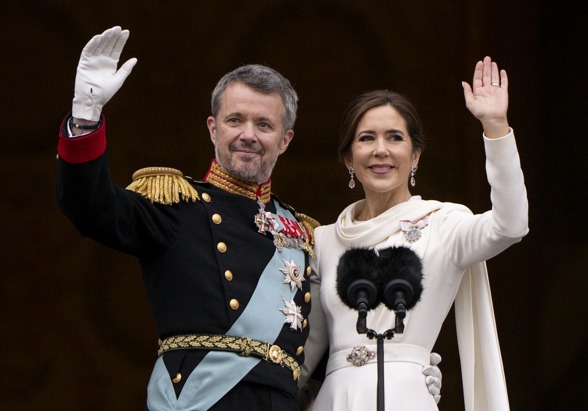 Der var fest og hygge den 14. januar i Danmark, da vi fik os en ny konge og dronning. På billedet kan armbåndet ses på Frederiks højre håndled.