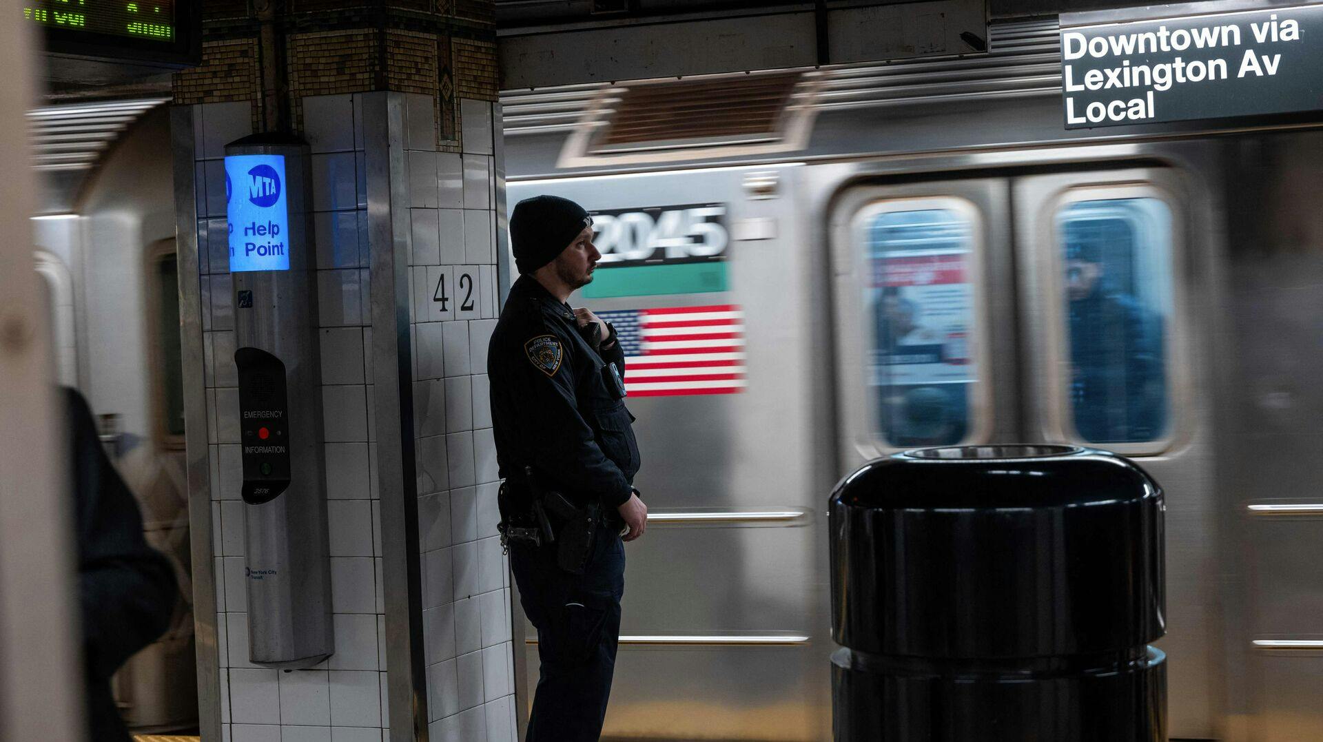 Bekymringen over kriminalitet i New Yorks undergrundsbane har været voksende den seneste tid. Mandagens drab på en tilfældig mand har fået kritikken af byens indsats til at eksplodere.