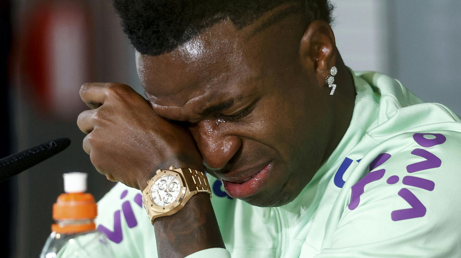 Vinicius Junior brød helt sammen på pressemødet. 