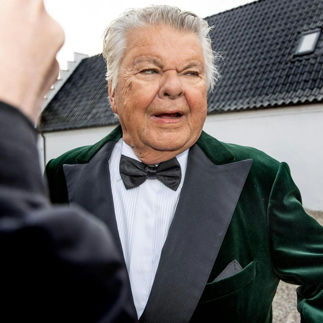 Christian Kjær er kendt for at være snu i forretninger - det er han også, når testamentet skal skrues sammen for at holde to af børnene væk fra "penge-fadet".