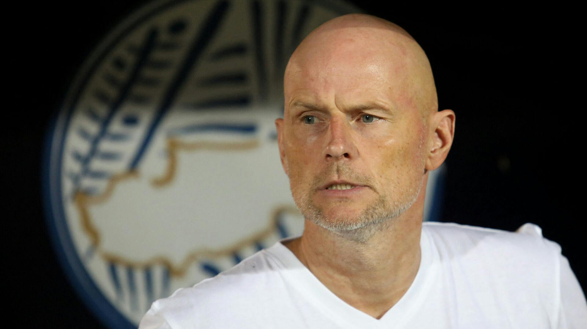 Ståle Solbakken skal ikke frygte for sig job, lyder det fra chef. 