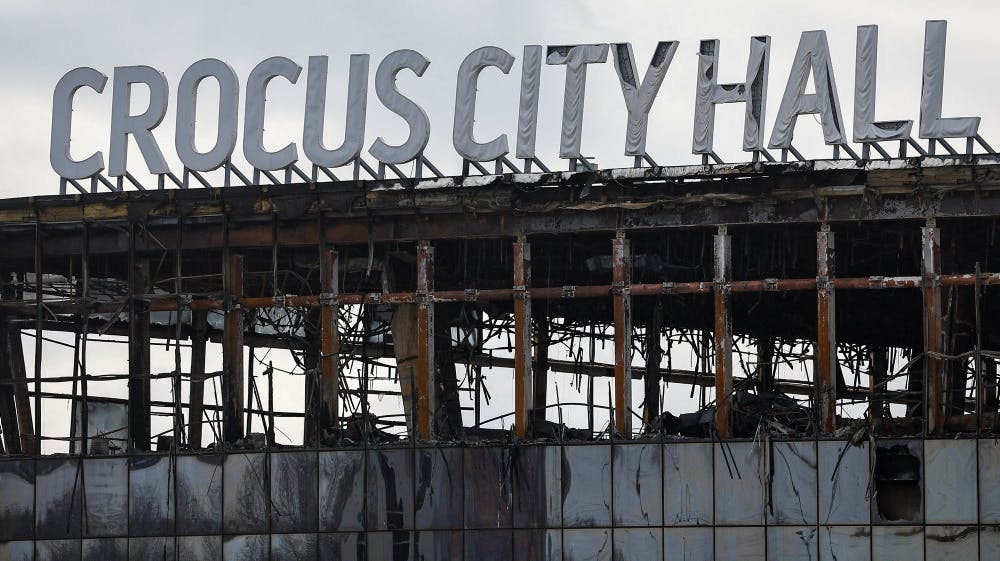Det nedbrændte Crocus City Hall ses her efter angreb fredag i udkanten af Moskva. (Arkivfoto).&nbsp;&nbsp;