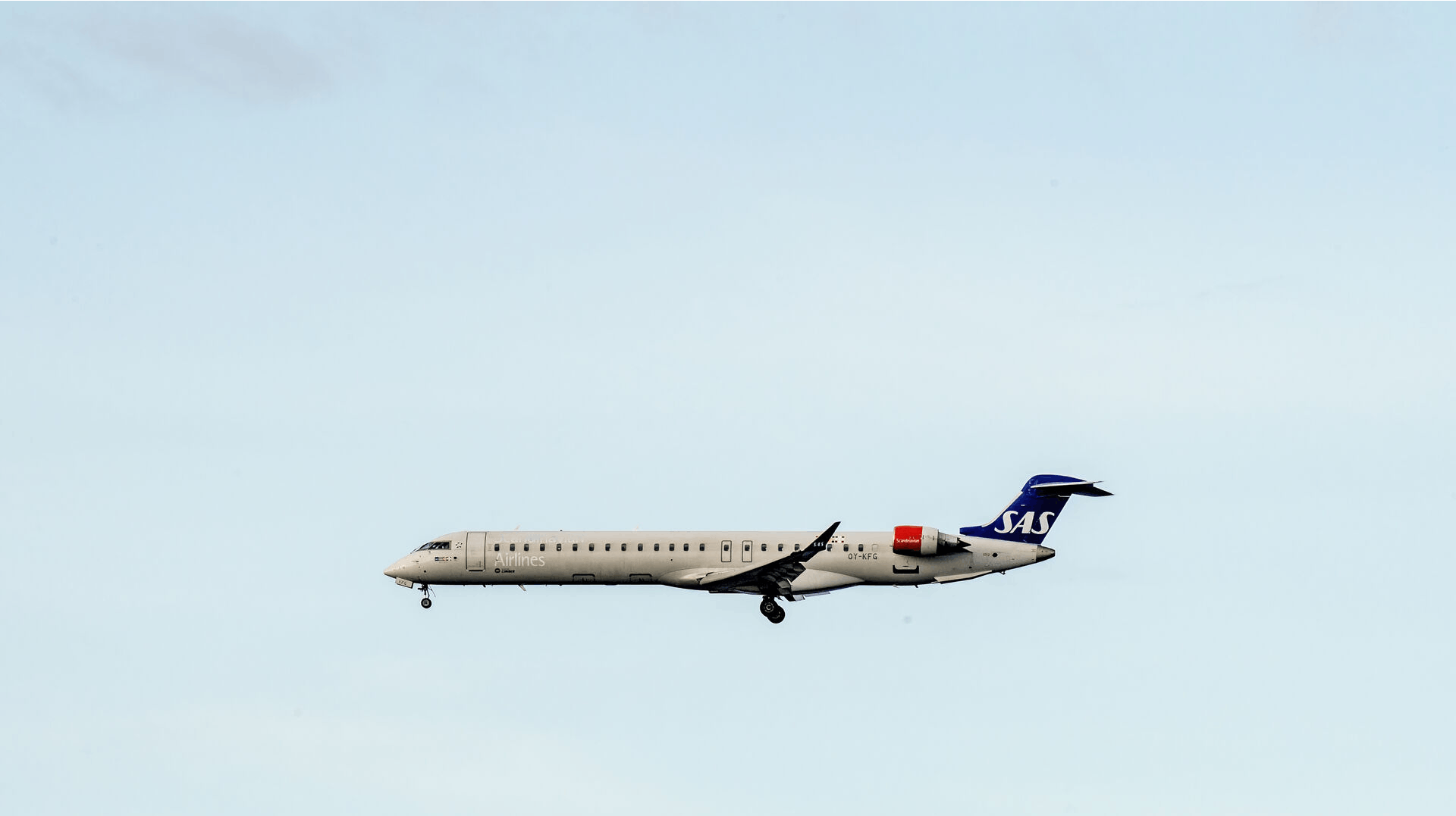 Sådan ser SAS-flyet - en CRJ900 - ud, som fredag aften fik problemer med trykket fra vej fra Danmark til Sverige.