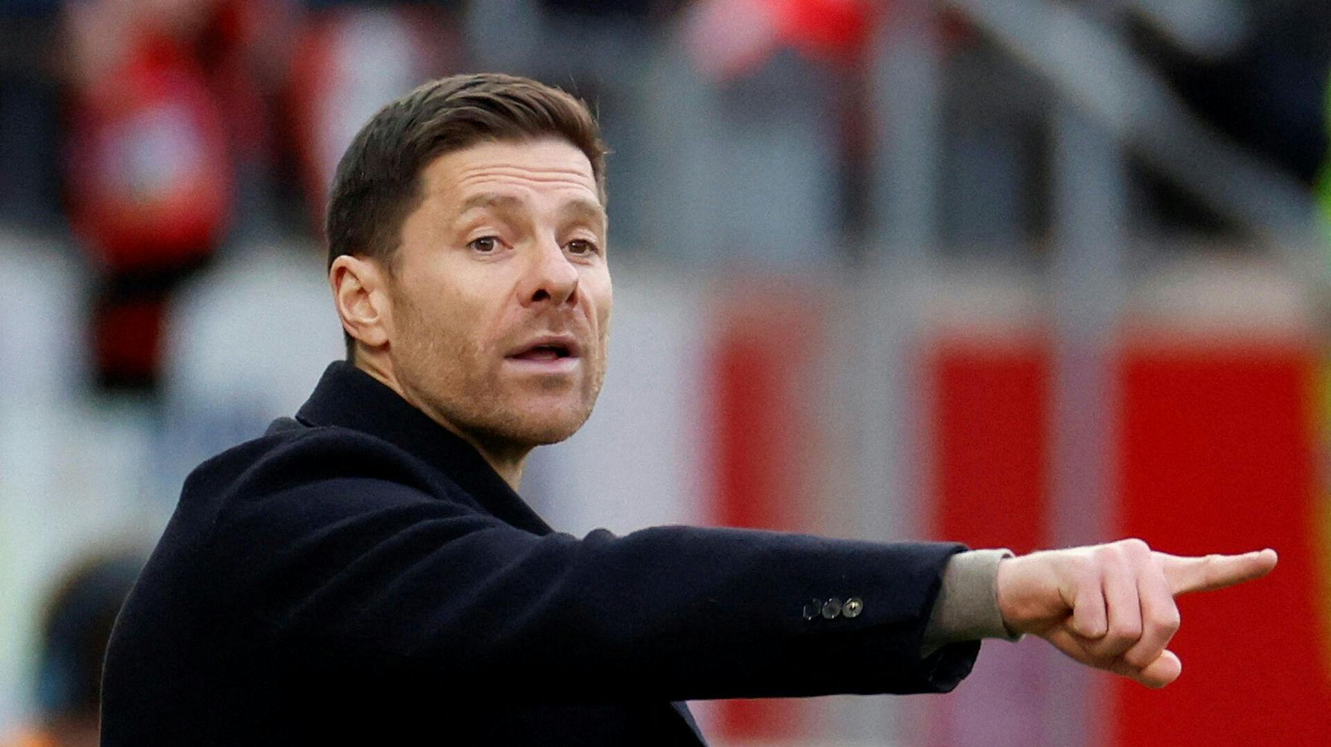 Xabi Alonso bliver i Leverkusen.