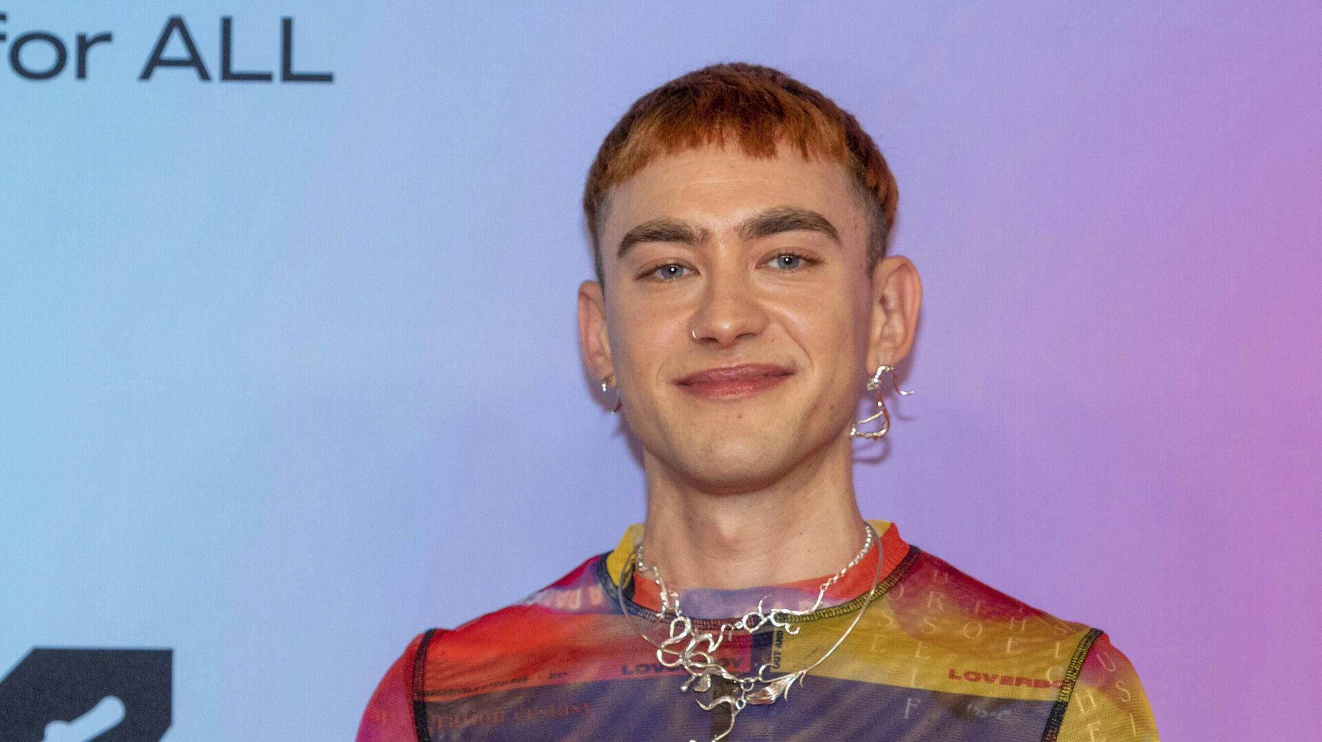 Olly Alexander deltager i det store Eurovision Song Contest som planlagt.