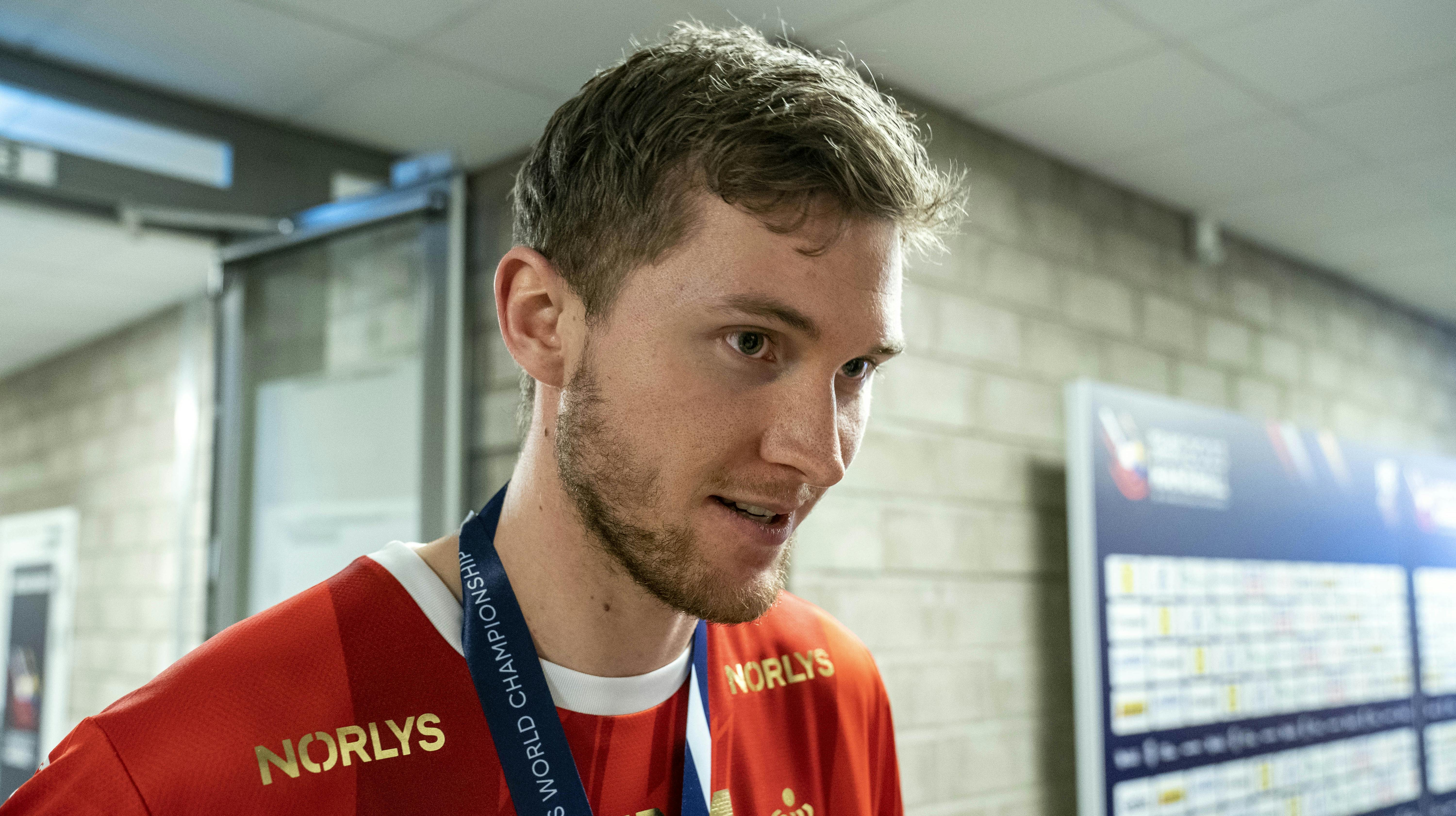 Magnus Landin er blevet opereret i hånden. 