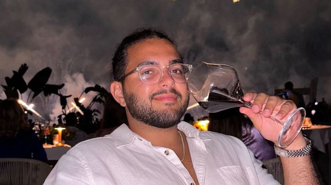 Addison Pierre Maalouf er bedst kendt som Youtuberen YourFellowArab.