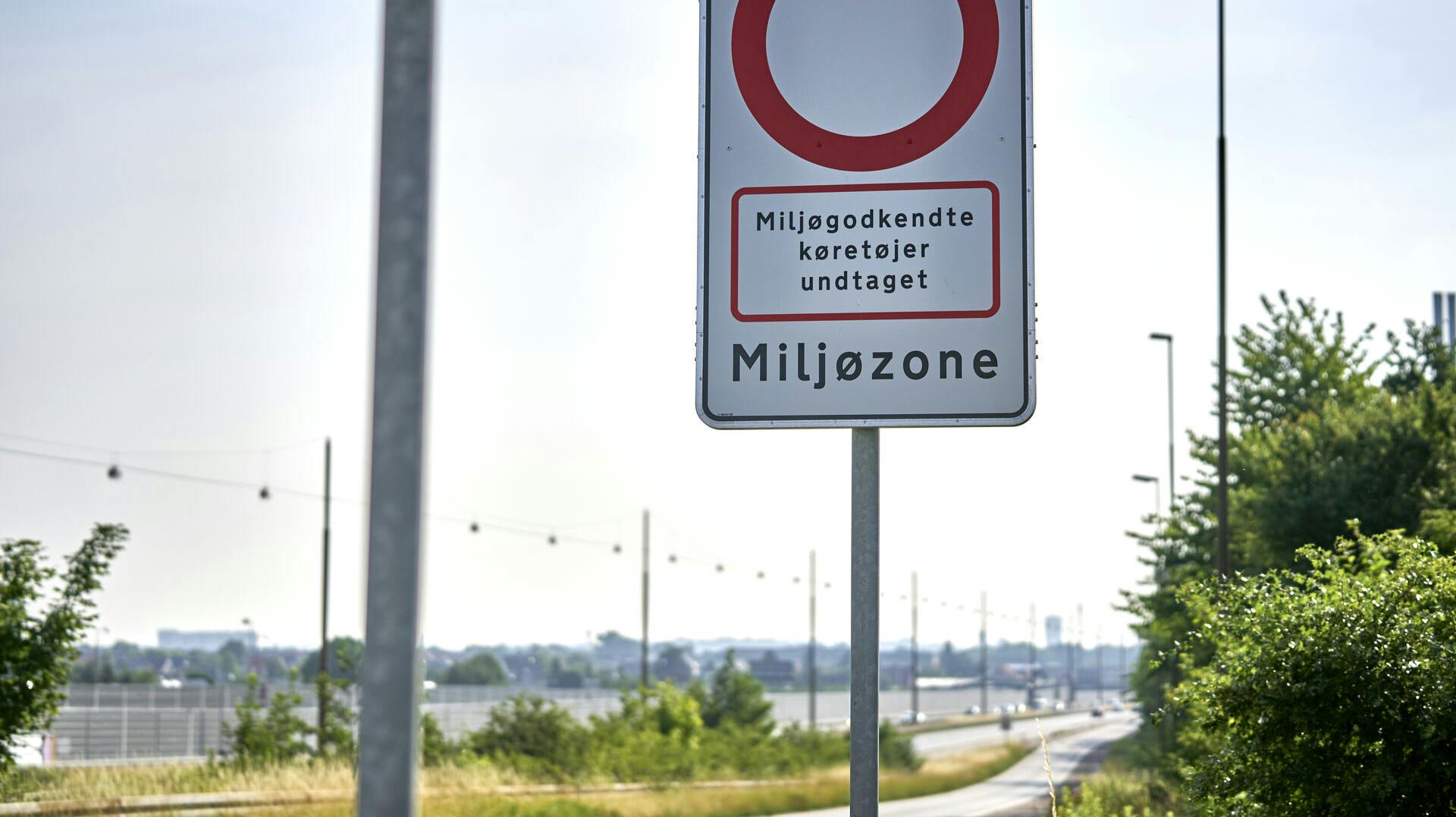 Miljøzone-skilt ved nedkørsel til Holbækmotorvejen fra Avedøre Havnevej. Arkivfoto.
