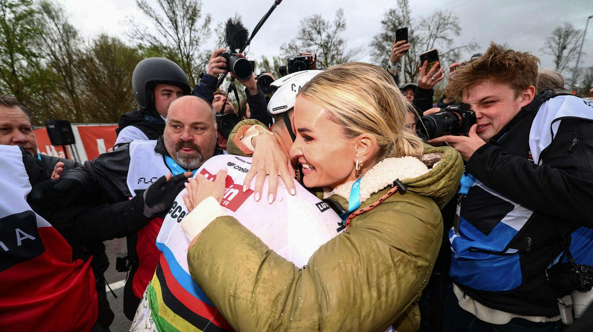 Mathieu van der Poel vandt Flandern Rundt for tredje gang. 