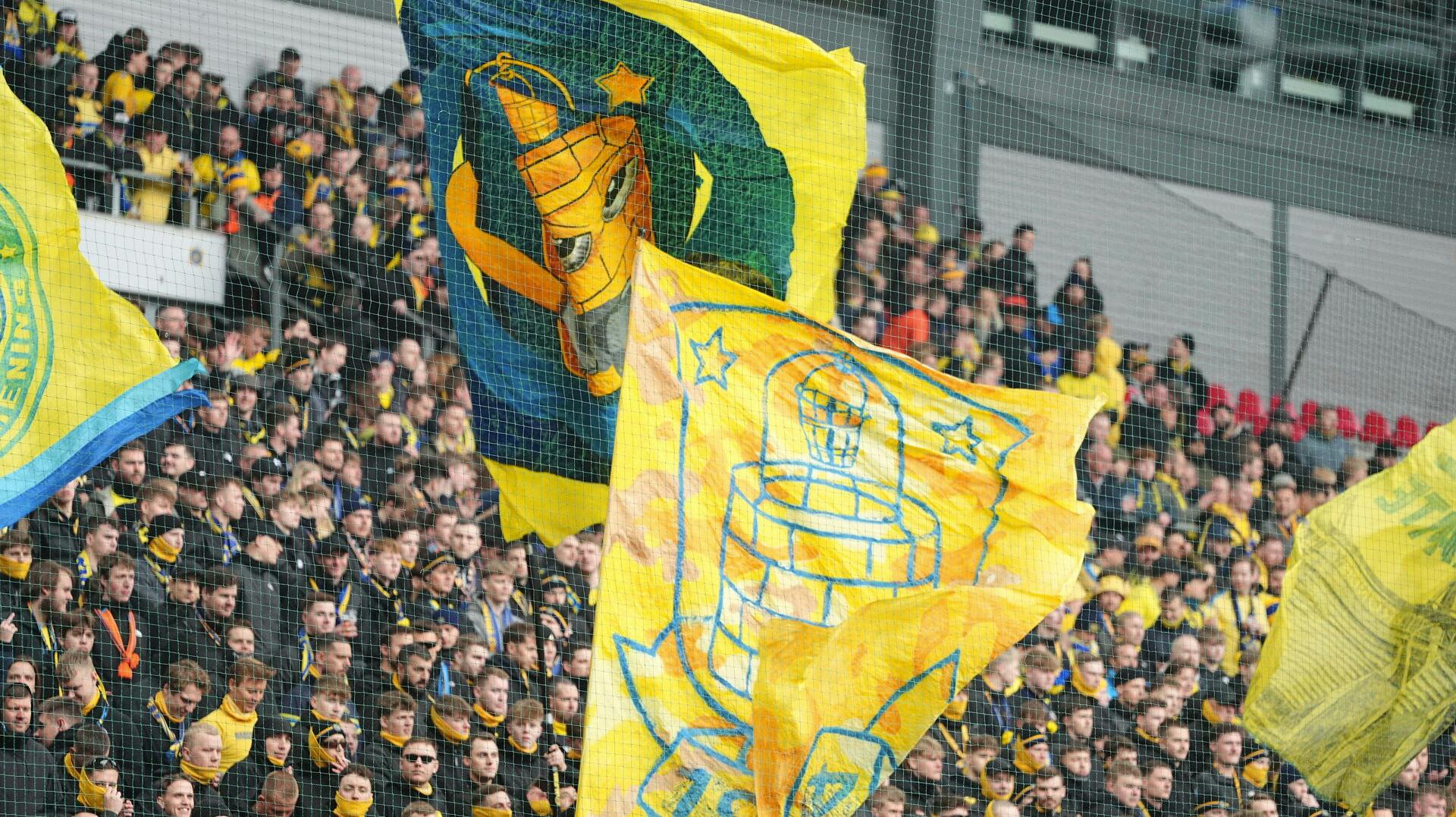 Brøndby-fansene er klar på lægterne.