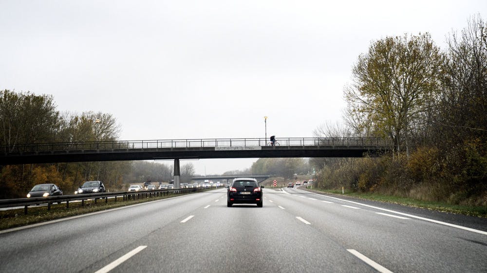 Politiet forventer, at motorvej afspærret som følge af væltet grisetransport vil genåbne i løbet af mandag eftermiddag. (Arkivfoto). - 