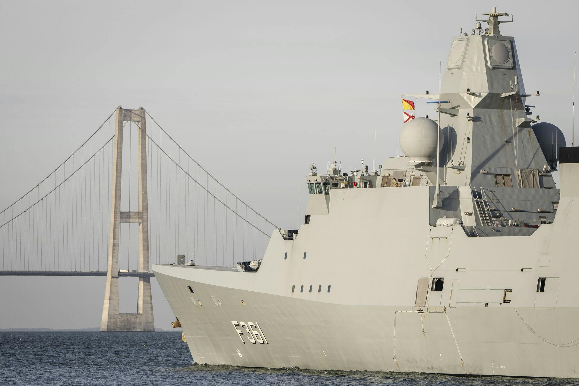 Fregatten "Iver Huitfeldt" blev ramt af radarsvigt og defekt ammunition under droneangrebet i Det Røde Hav i marts.