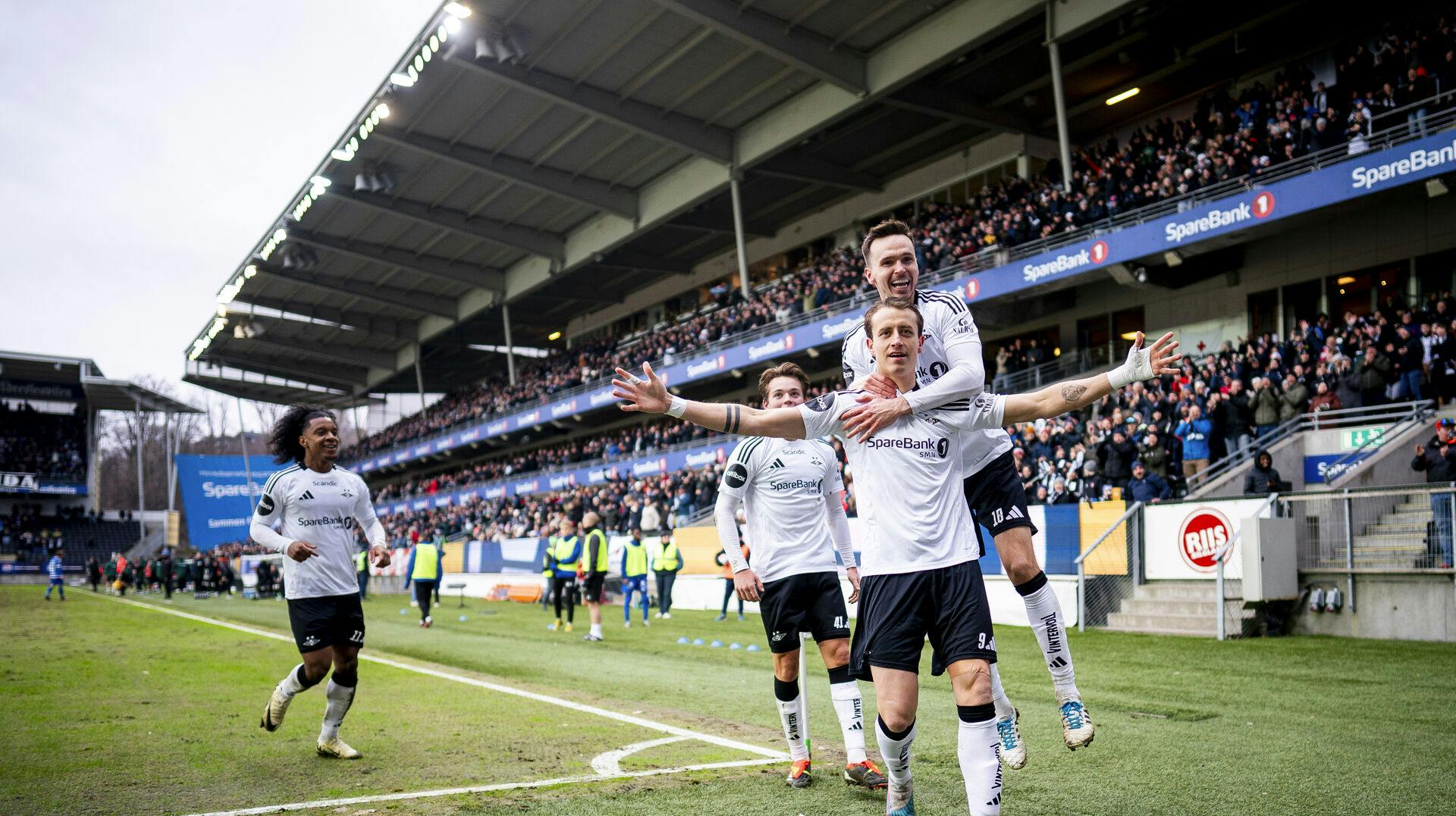 Kropssproget hos den 28-årige angriber Ole Sæter siger det hele - mandag scorede han noget af en drømmekasse, da den norske liga tog hul på årets sæson.