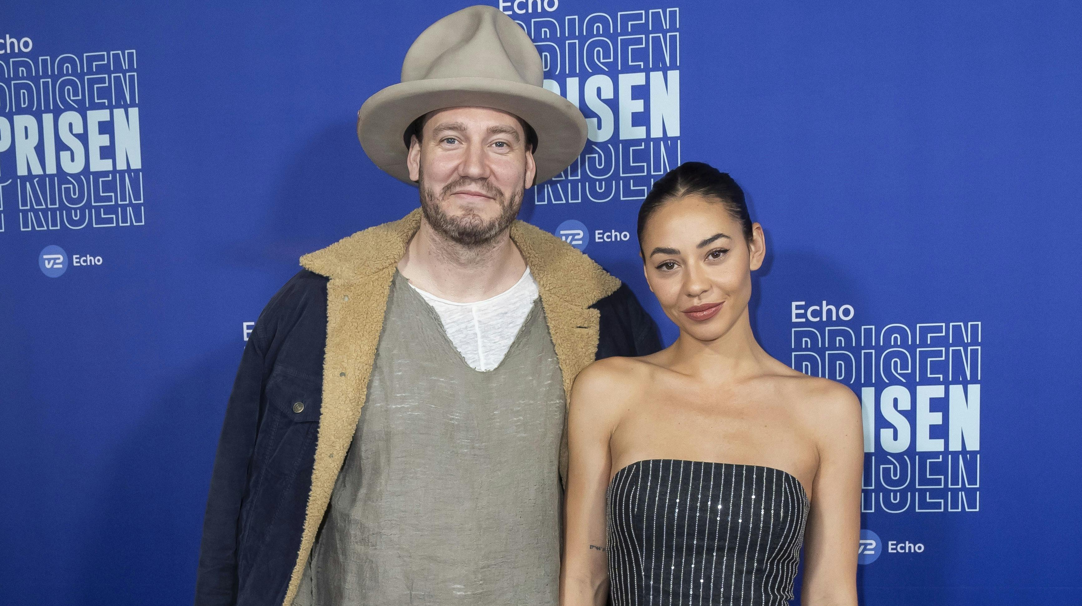 Nicklas Bendtner finansierer ikke Sus Wilkins dyre livsstil. Det afkræfter modellen på Instagram.