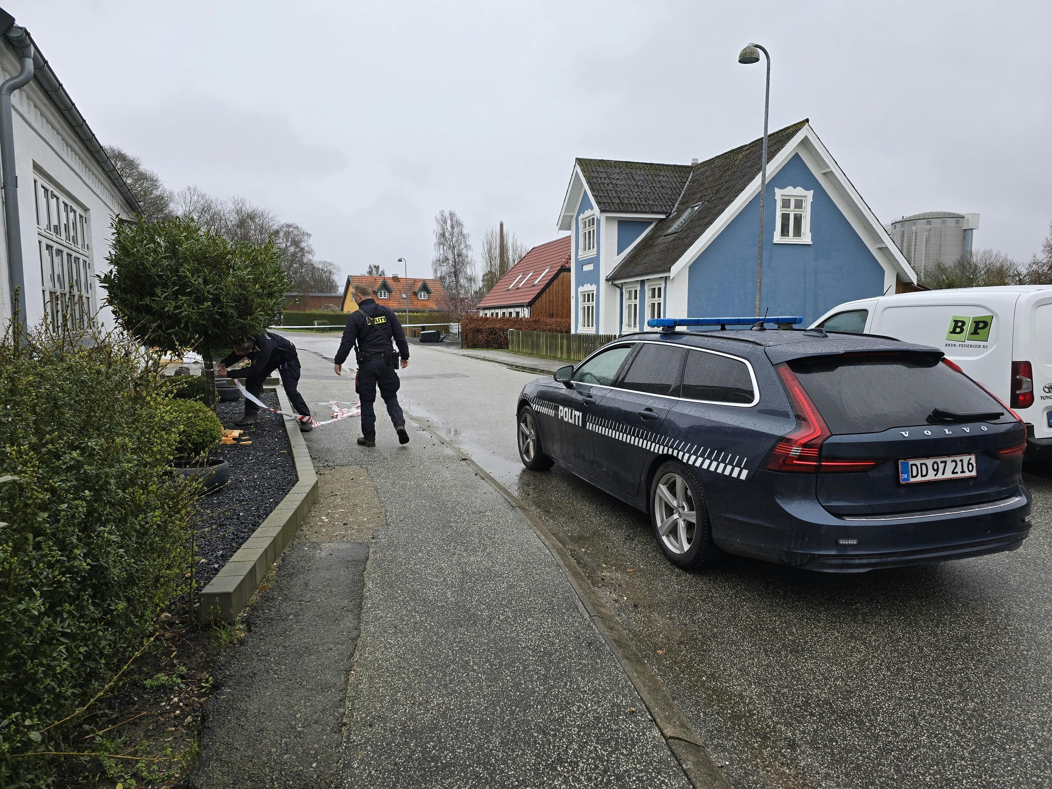Politiet har tirsdag afgivet skud mod et køretøj i Sakskøbing.