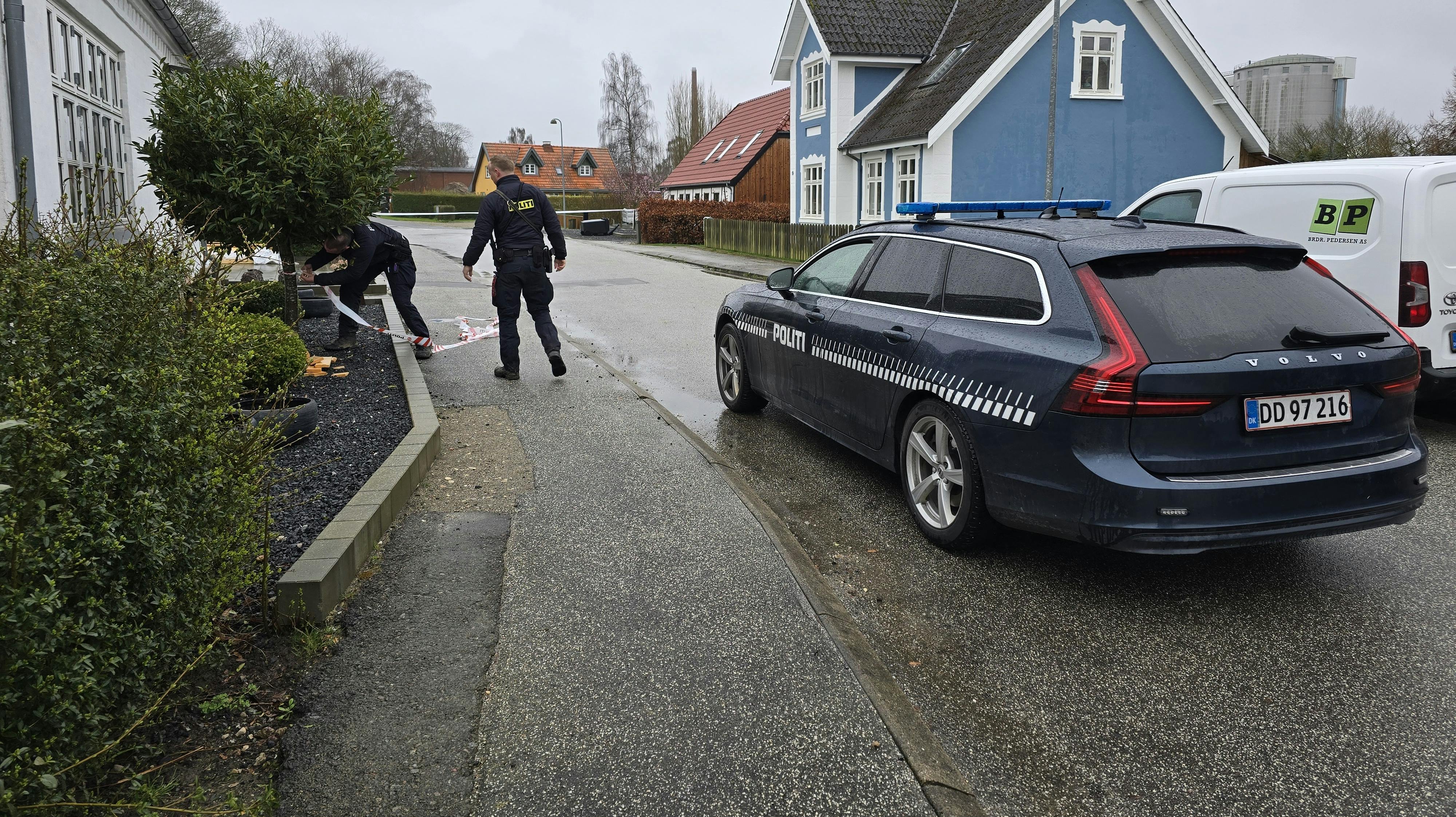 Politiet har tirsdag afgivet skud mod et køretøj i Sakskøbing.