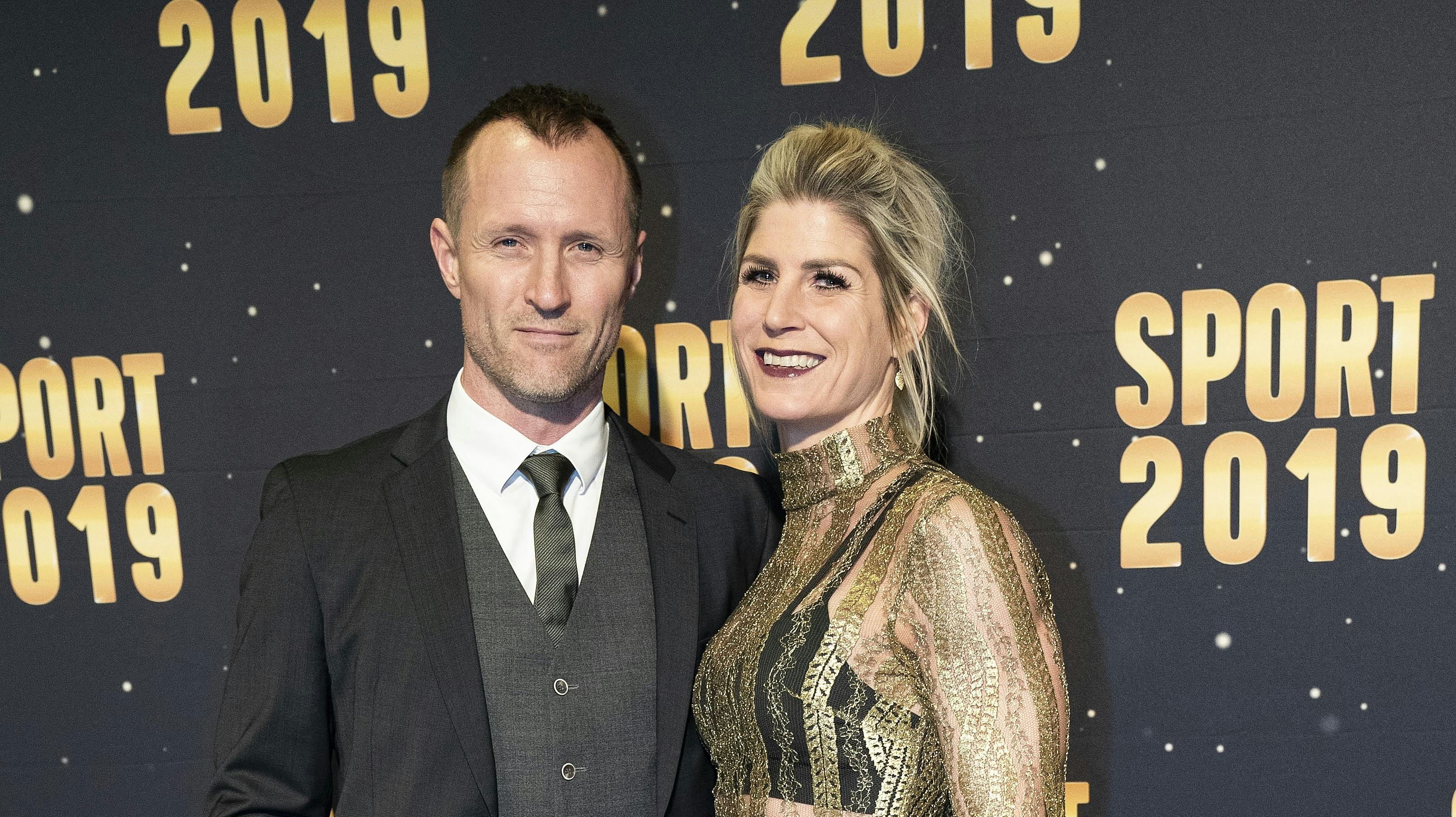 Parret har været gift siden år 2000. Her ses de sammen på den røde løber til Sport 2019.