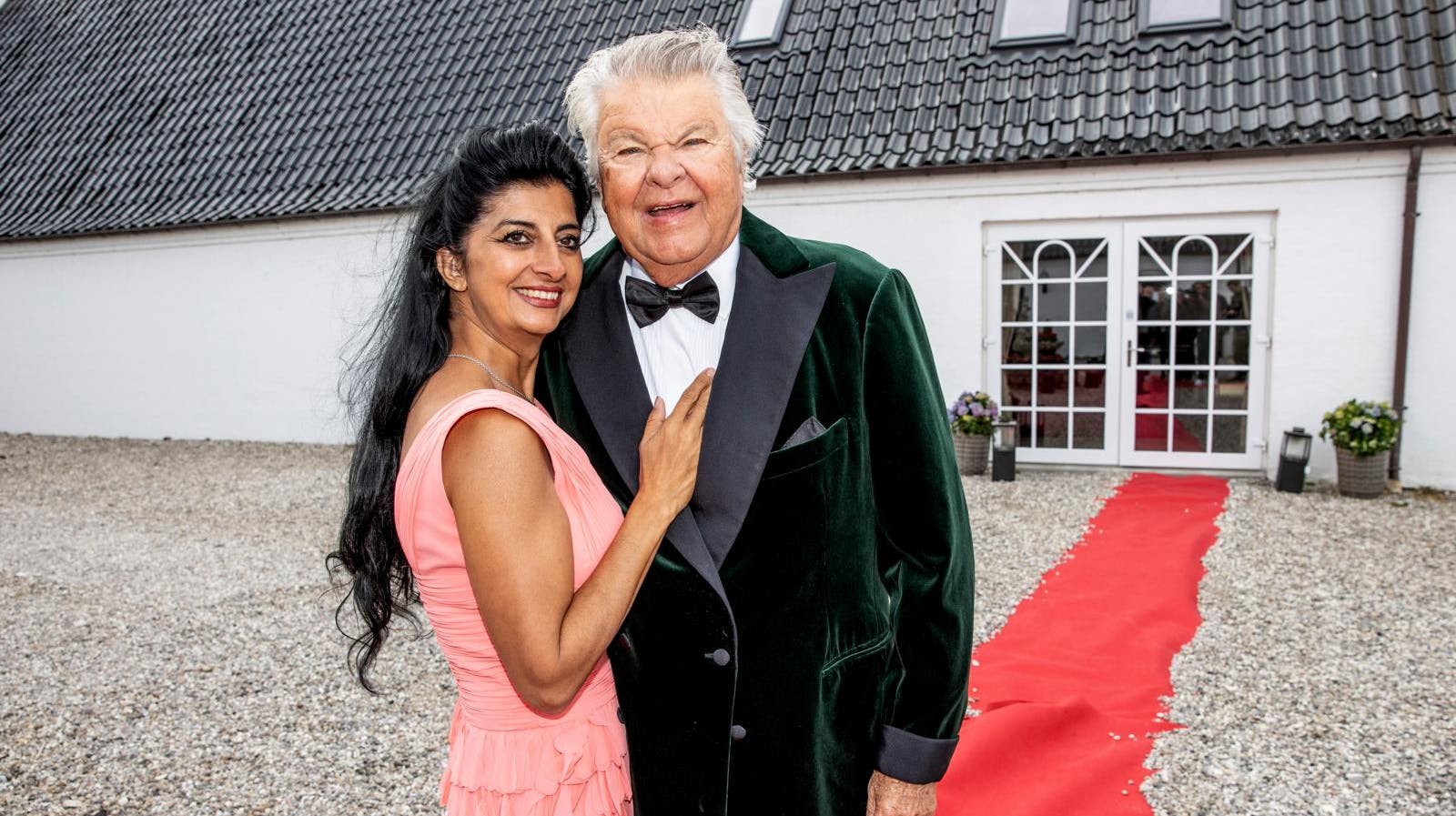 Livet har indtil nu været en fest for Christian Kjær. Men de seneste år har også været hårde med alvorlig sygdom og strid i familien. Susan Astani, hustru gennem 14 år, kan derimod glæde sig over, at hun står til at blive særdeles velhavende.