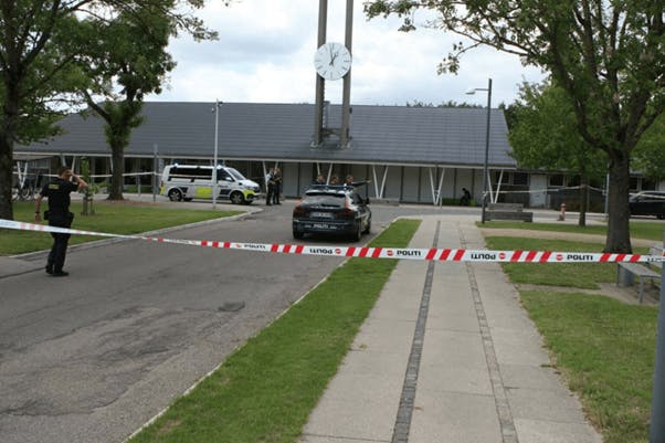 Politiet mødte sidste sommer massivt op til den psykiatriske afdeling i Brøndby, hvor en psykiater blev slået ihjel og to andre medarbejdere såret.