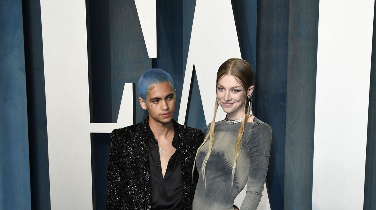 Hunter Schafer har fortalt om Dominic Fike, at han var den første mand, som den transseksuelle skuespillerinde nogensinde har datet. 