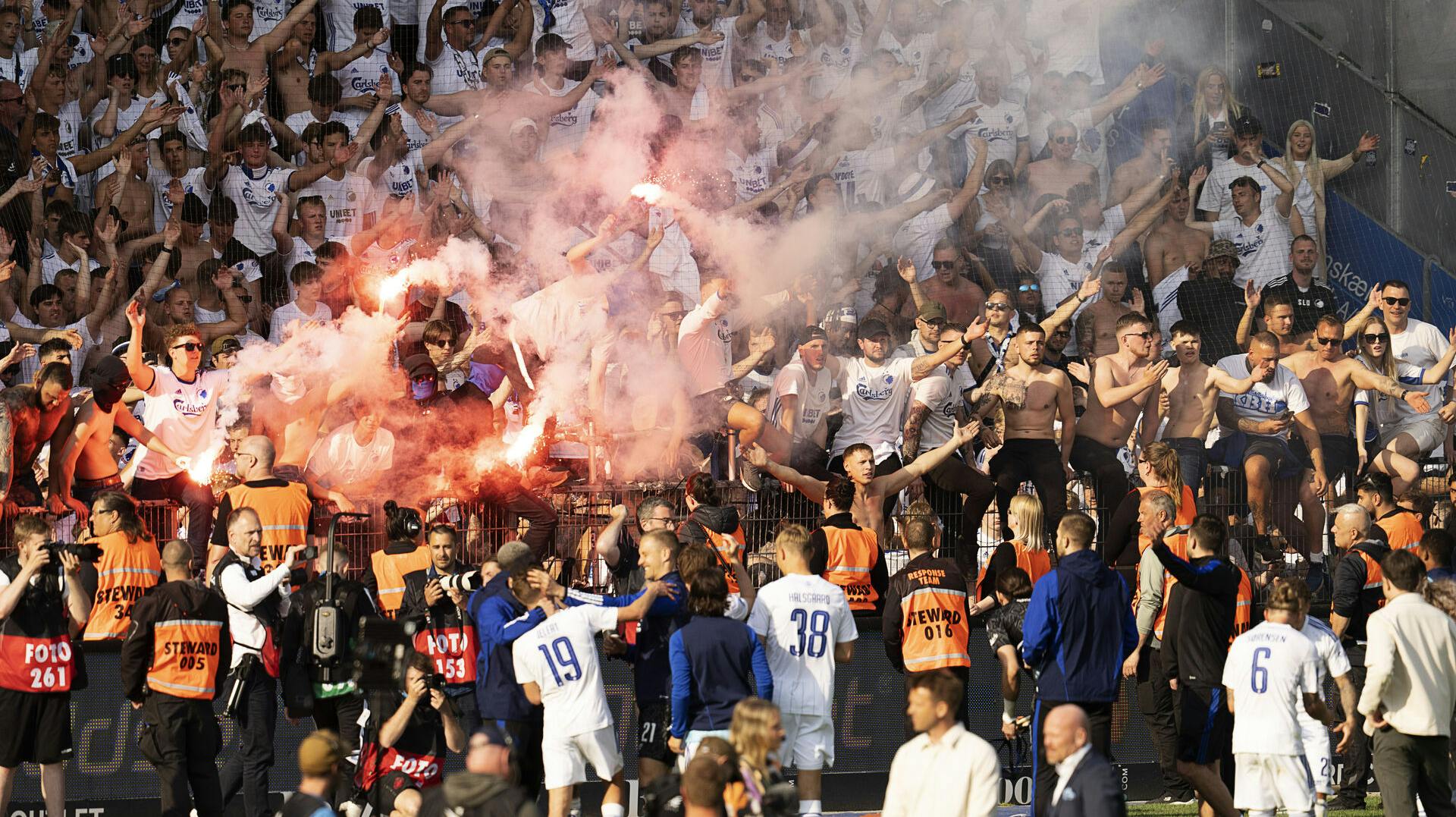 FC København vandt fodboldkampen på Brøndby Stadion i maj 2023. Dagen før var der dog gadeuorden på Glostrup Station, og det har fået konsekvenser for tre mænd, der er idømt fængsel for vold og grov gadeuorden.