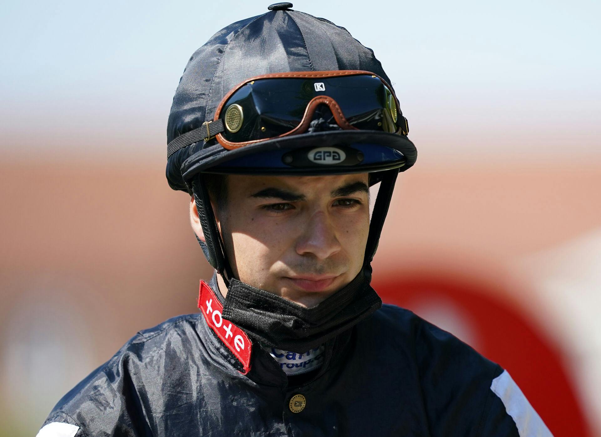 Den 23-årige italienske jockey Stefano Cherchi er død to uger efter, han var involveret i en ulykke under et løb i Canberra i Australien.