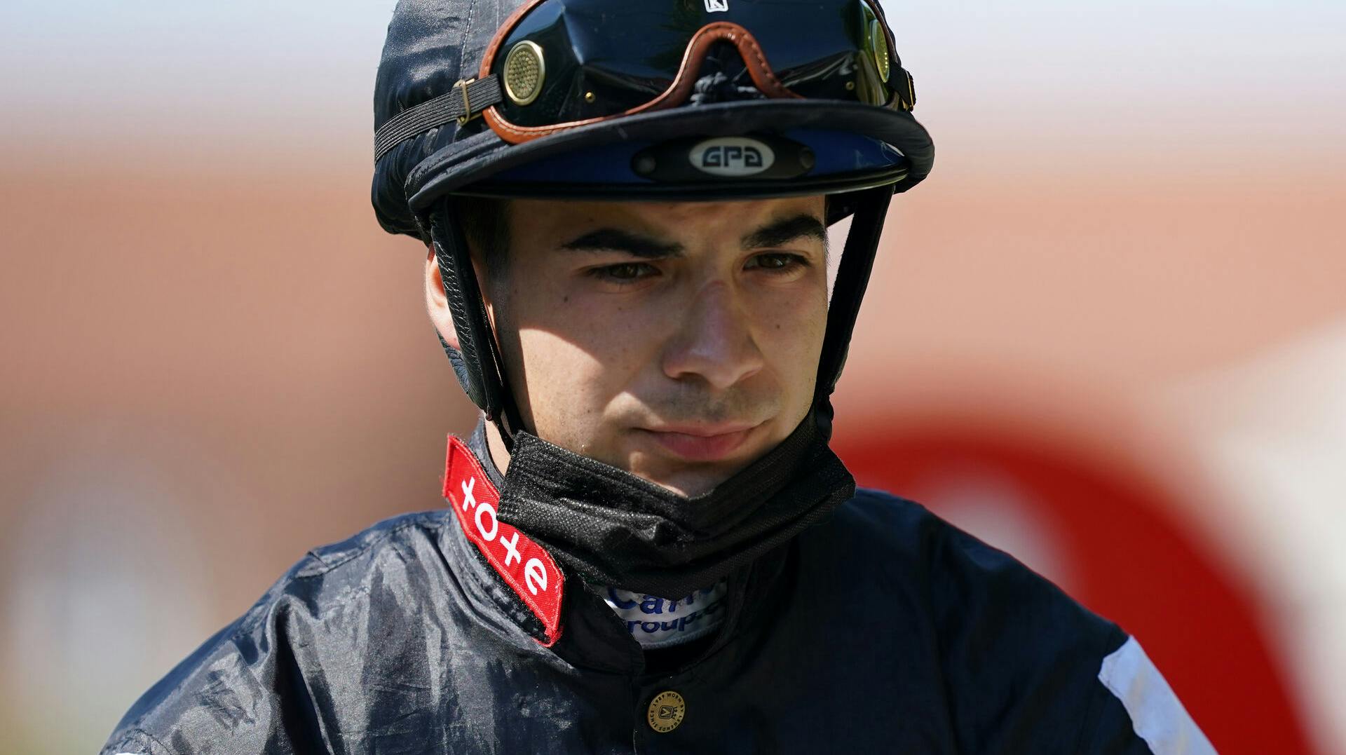 Den 23-årige italienske jockey Stefano Cherchi er død to uger efter, han var involveret i en ulykke under et løb i Canberra i Australien.