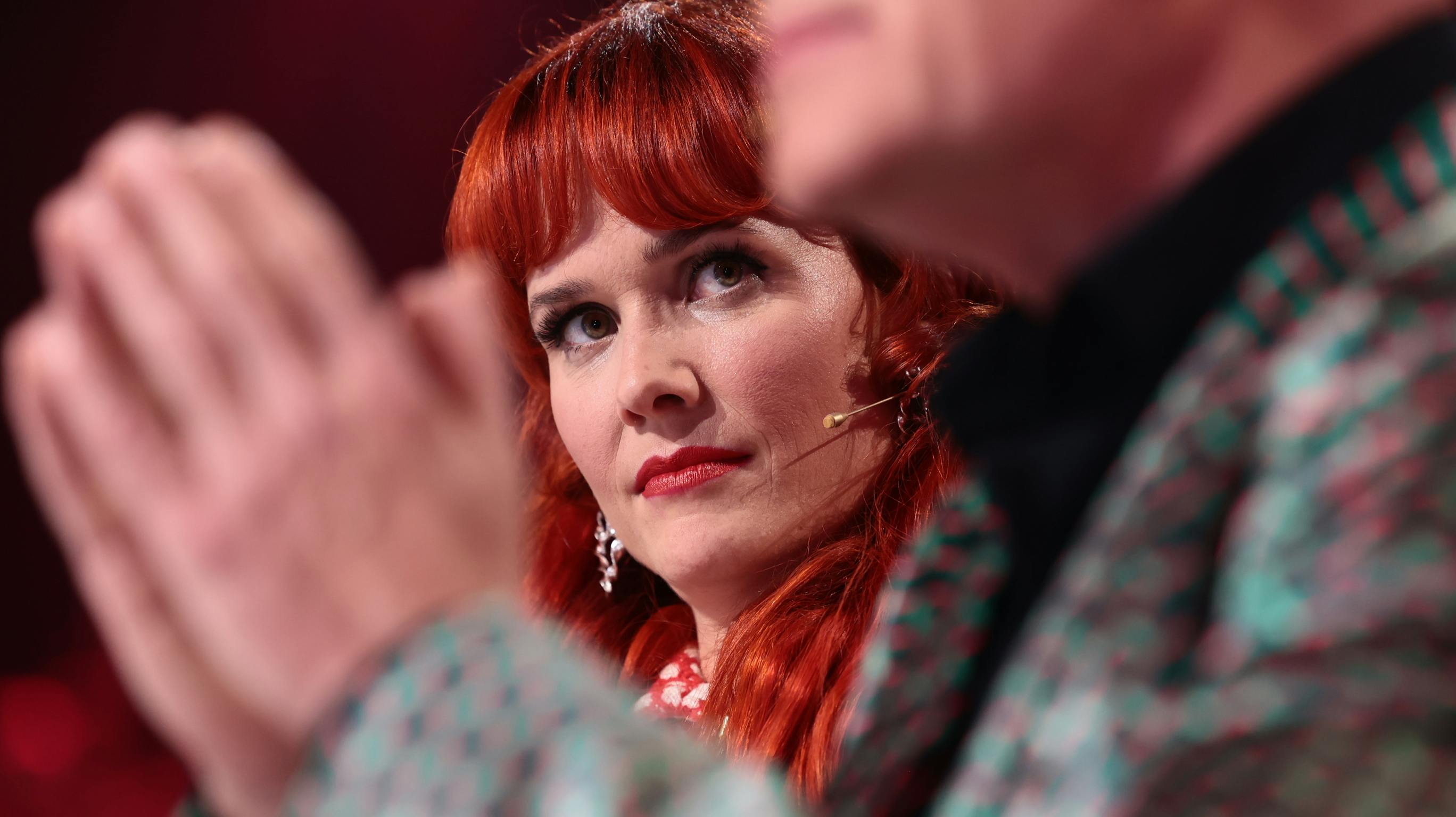 Oh Land har ikke mange opgaver fredag aften i Randers i "X Factor"-finalen. Dommerne er uden deltagere og har heller ikke bestemmelsesret over, hvem der skal vinde, da det udelukkende er seerstemmer, som bestemmer det. 