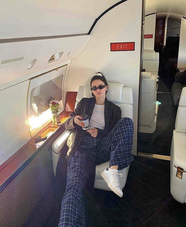 Kendall Jenner bliver ofte set flyve privat - særligt med lillesøster Kylie Jenners imponerende Kylie Air-privatfly.