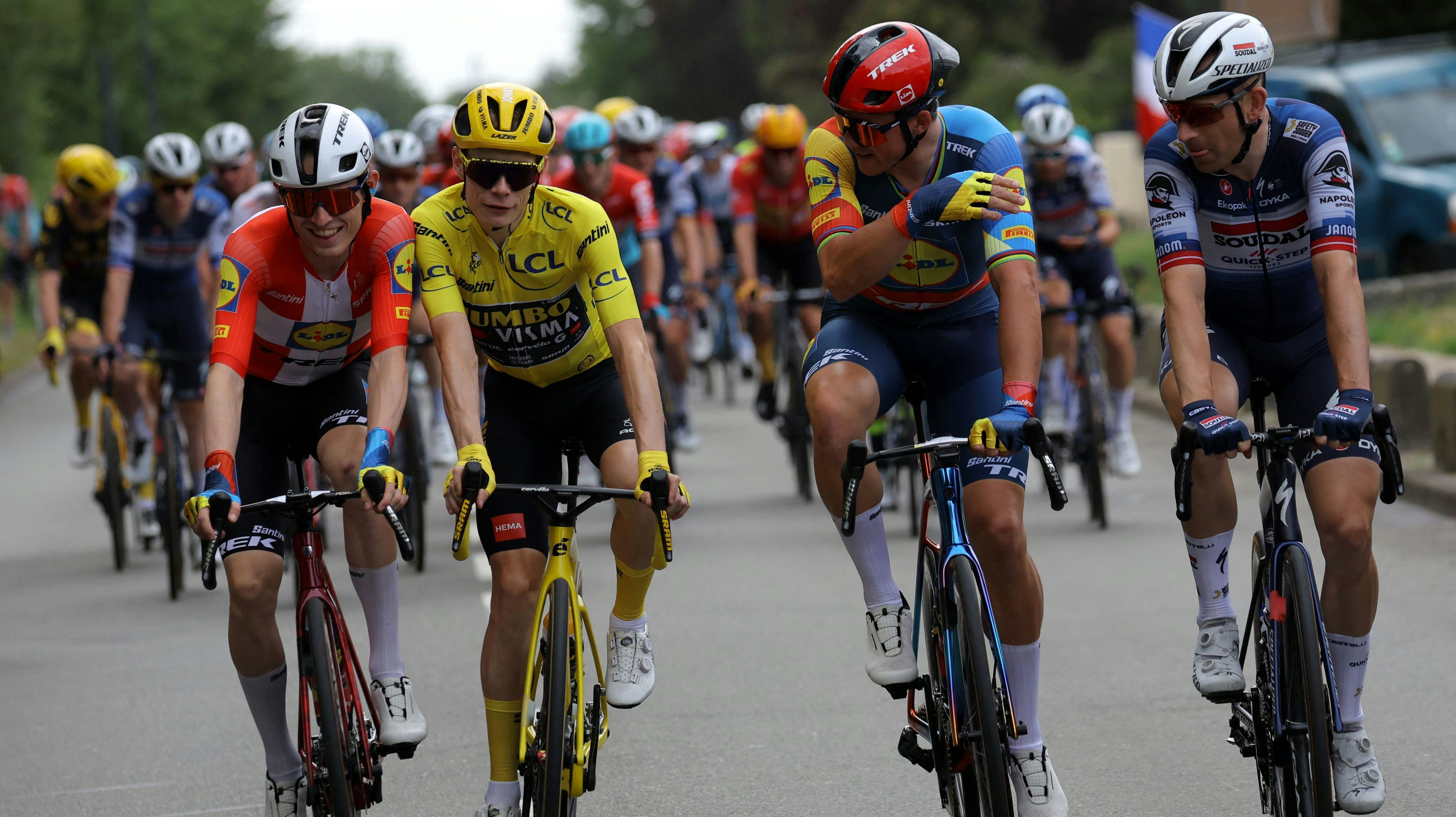 Fra venstre til højre på fotoet er det Mattias Skjelmose, Jonas Vingegaard, Mads Pedersen og Michael Mørkøv.