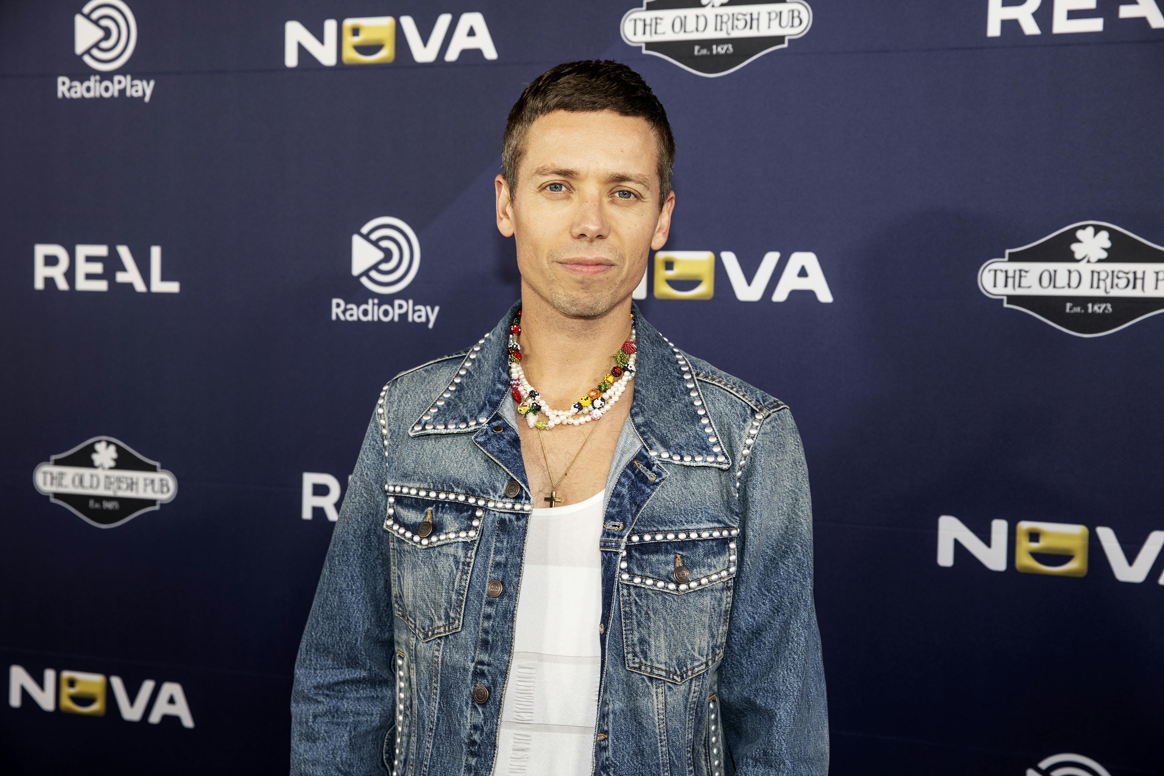Mads Langer er igen tilbage med ny musik.