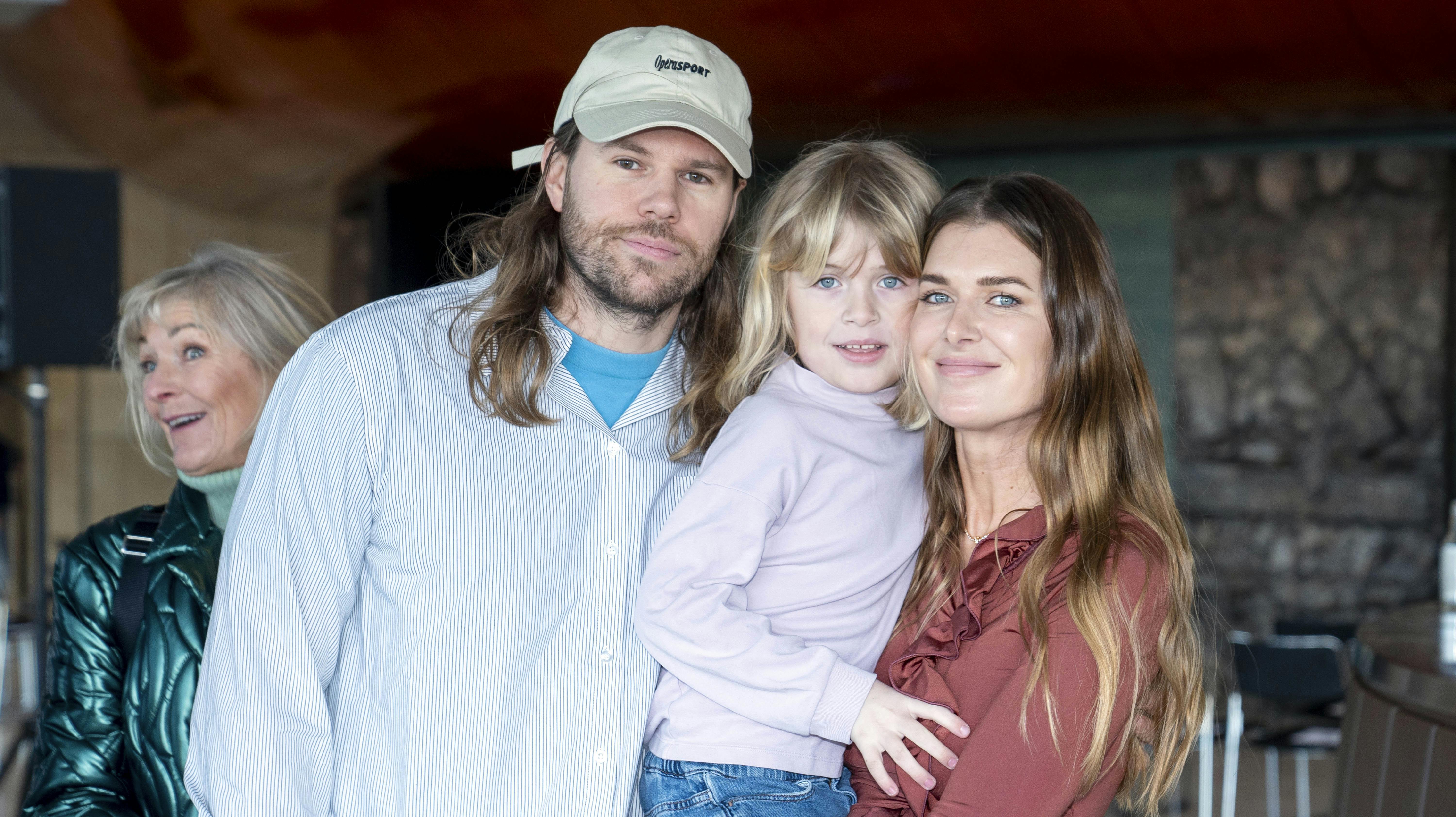En ny Eddie, Mikkel Hansen og Stephanie Gundelachs ældste søn, flytter ind i Eddie Skollers gamle villa i Charlottenlund.