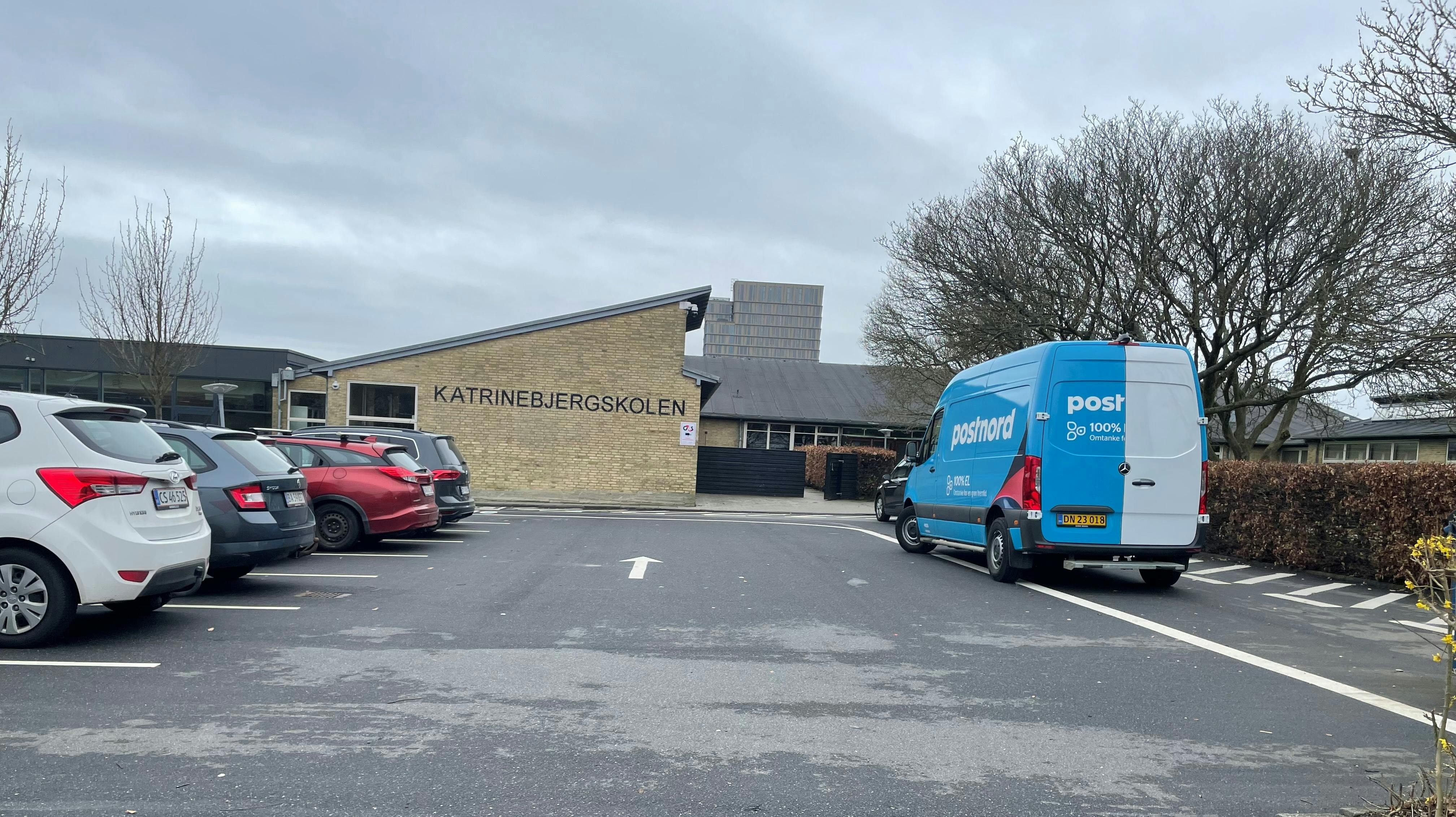 En dramatisk knivepisode fandt fredag sted på Katrinebjergskolen i Aarhus.