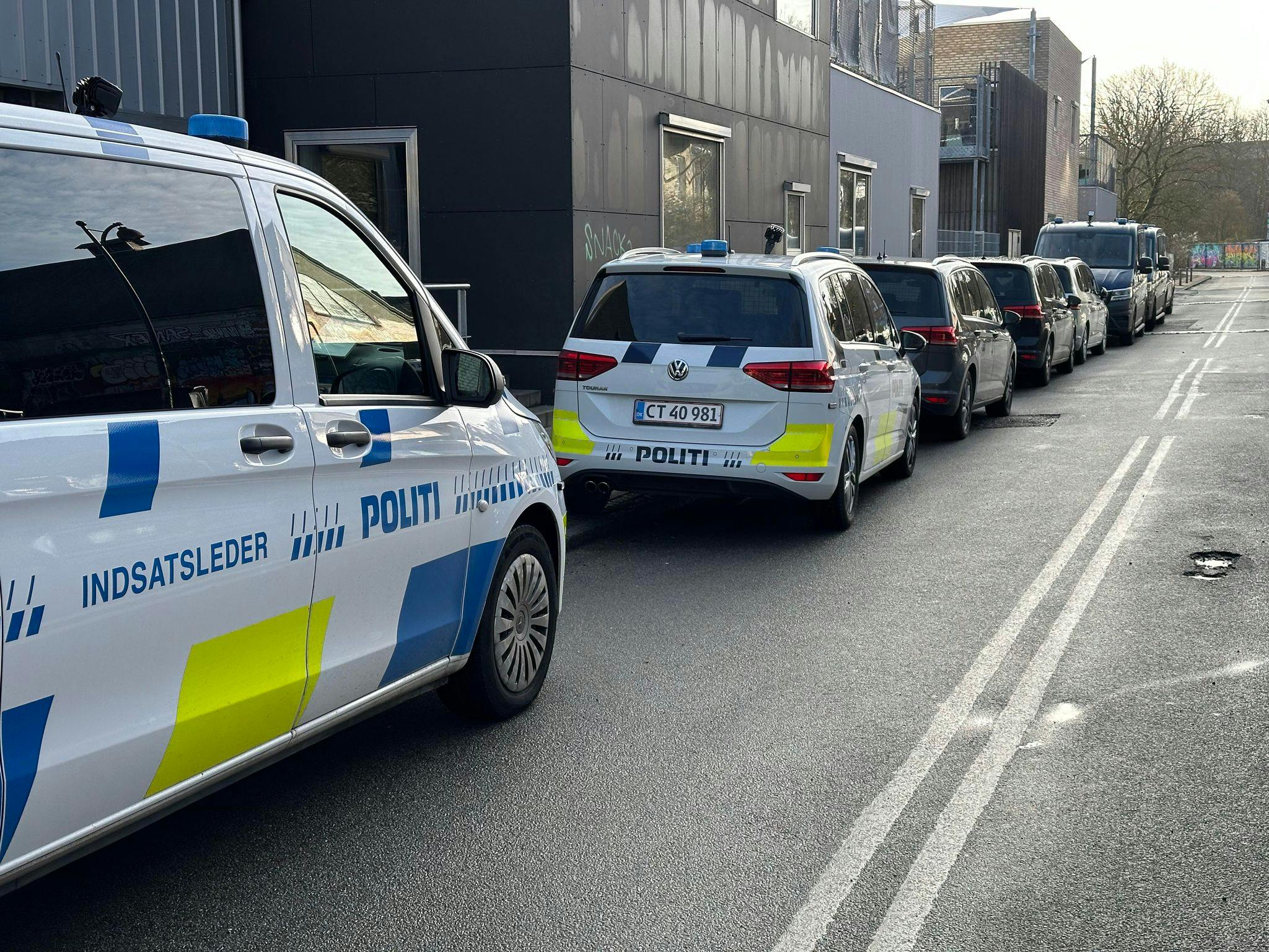 Politiet er talstærkt til stede på Christiania, som lørdag skal graves op. 