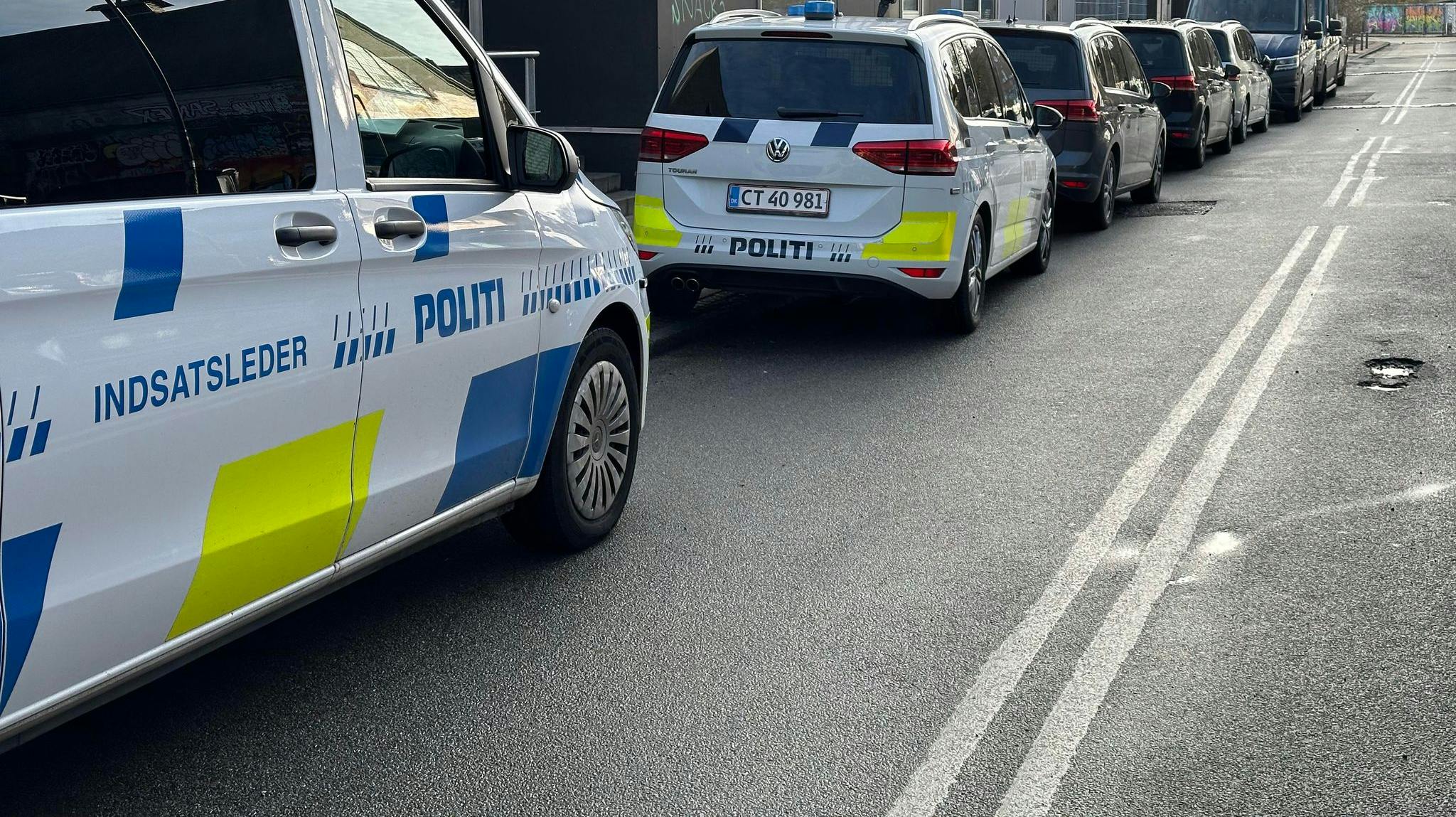 Politiet er talstærkt til stede på Christiania, som lørdag skal graves op. 