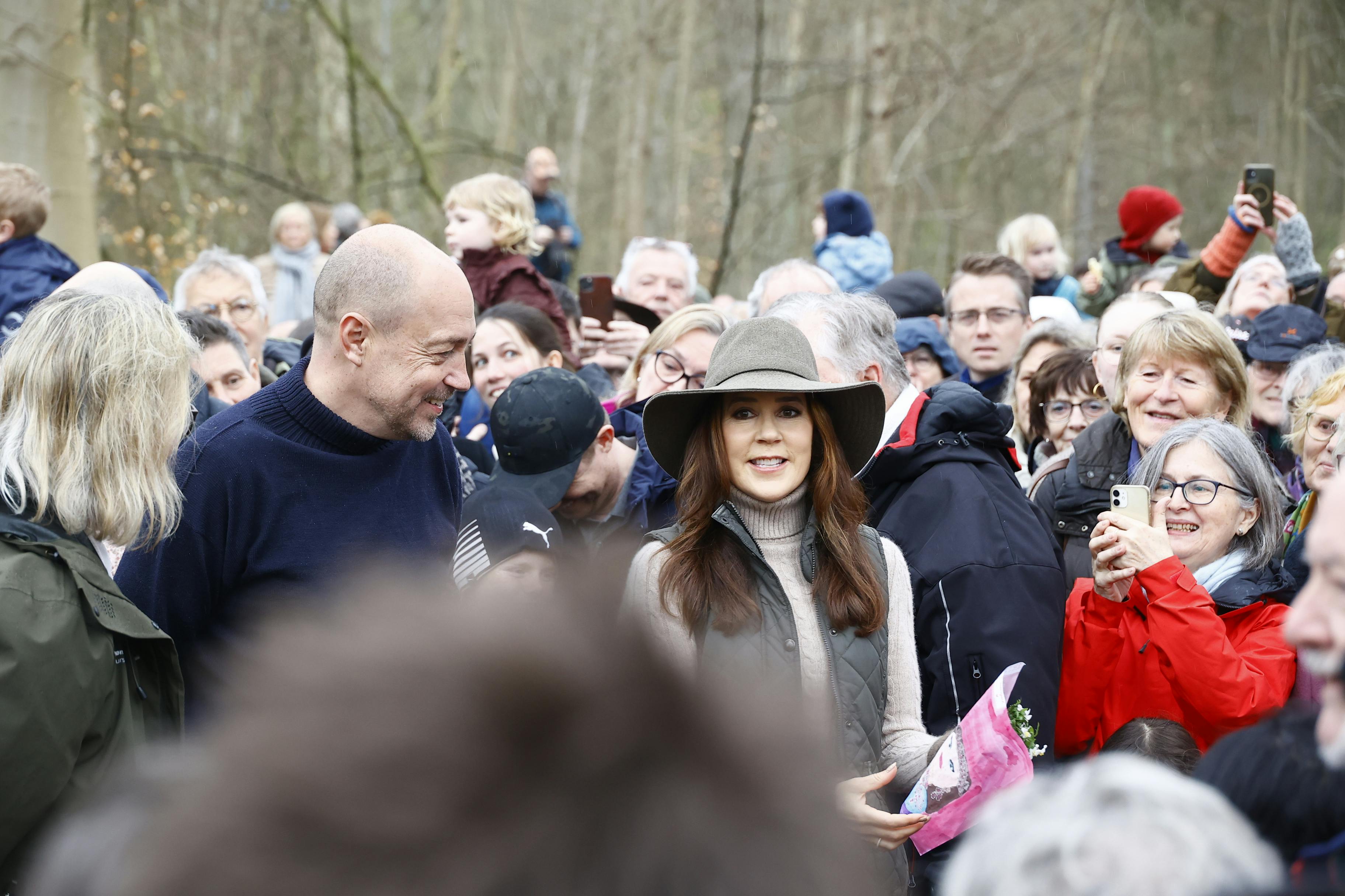 Dronning Mary skal blandt andet sætte to hjorte fri i det nye område.  