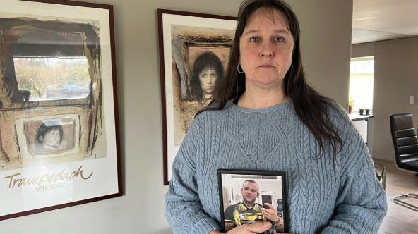 Jeanette Grotkjær har altid arbejdet, men efter tabet af sønnen udvikler en svær sorgbelastningsreaktion og bliver sygemeldt.