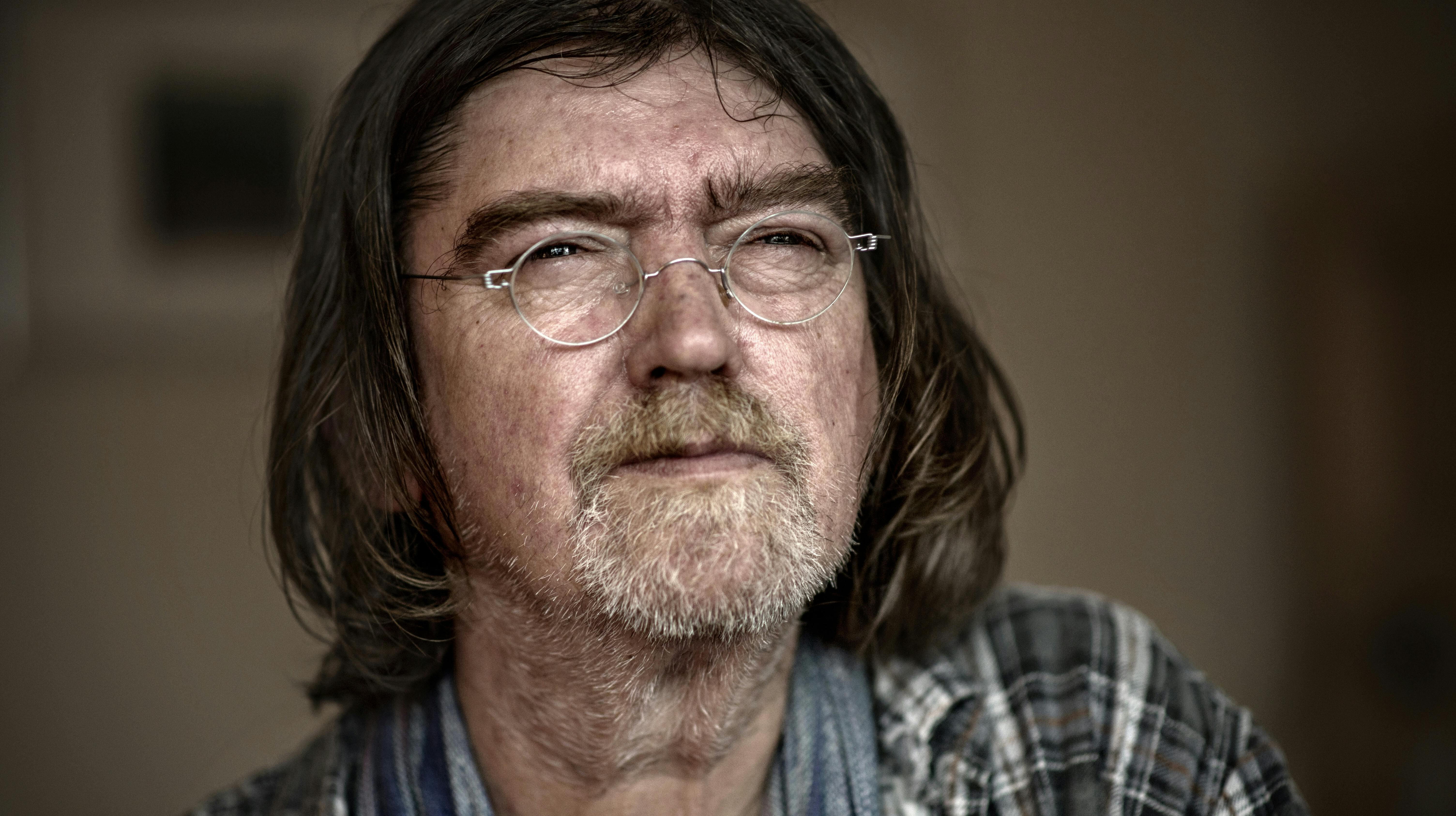Johnny Madsen er indlagt grundet problemer med kravebenet.