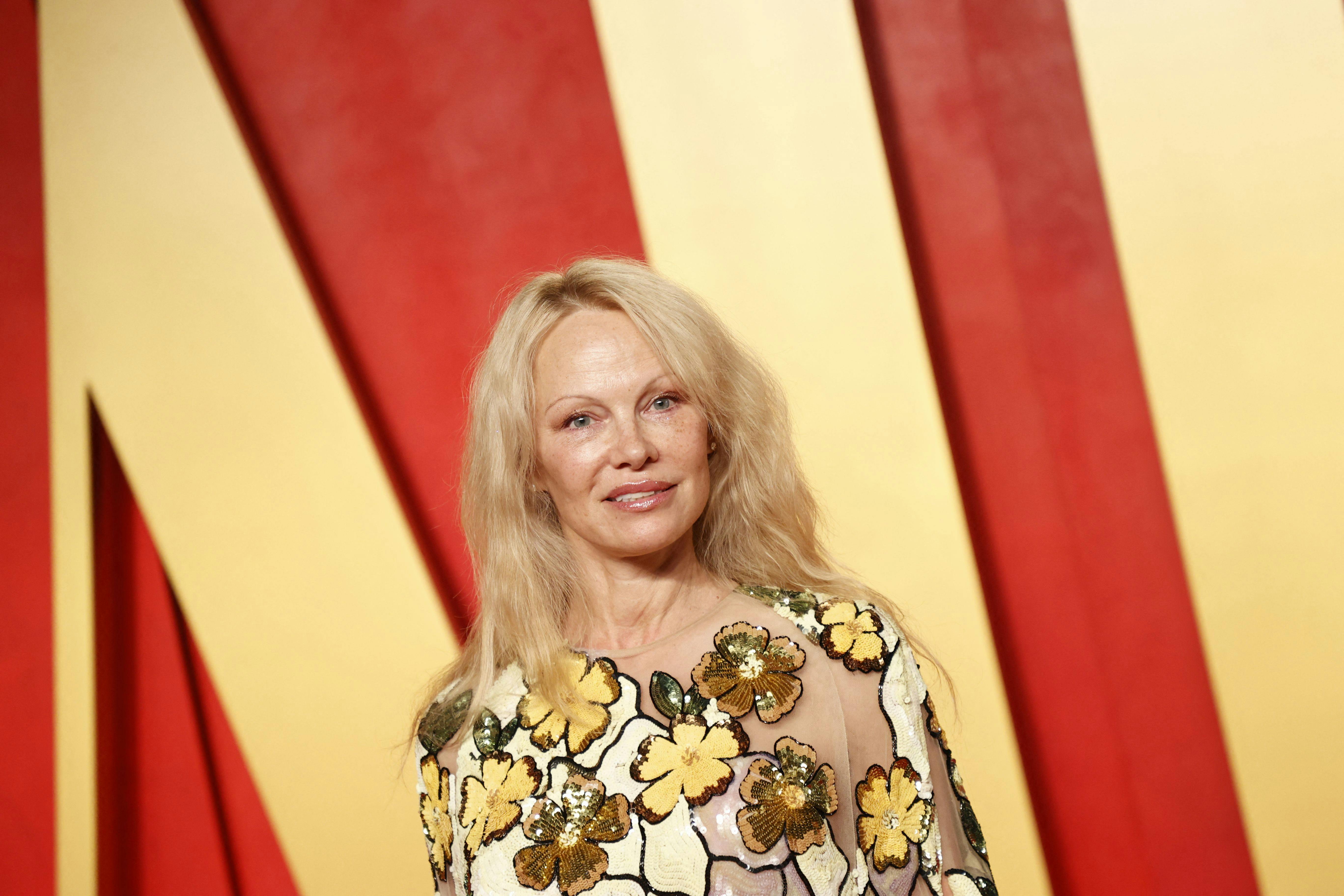 Pamela Anderson var i sine "Baywatch"-højmagtsdage i 90'erne kendt for sit silikonelook, men de seneste år er hun blevet mere au naturel. 
