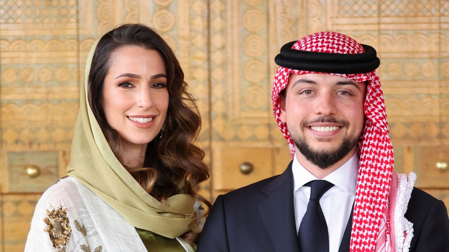 Kronprins Hussein og kronprinsesse Rajwa blev gift sidste år i juni, og nu venter de deres første barn.