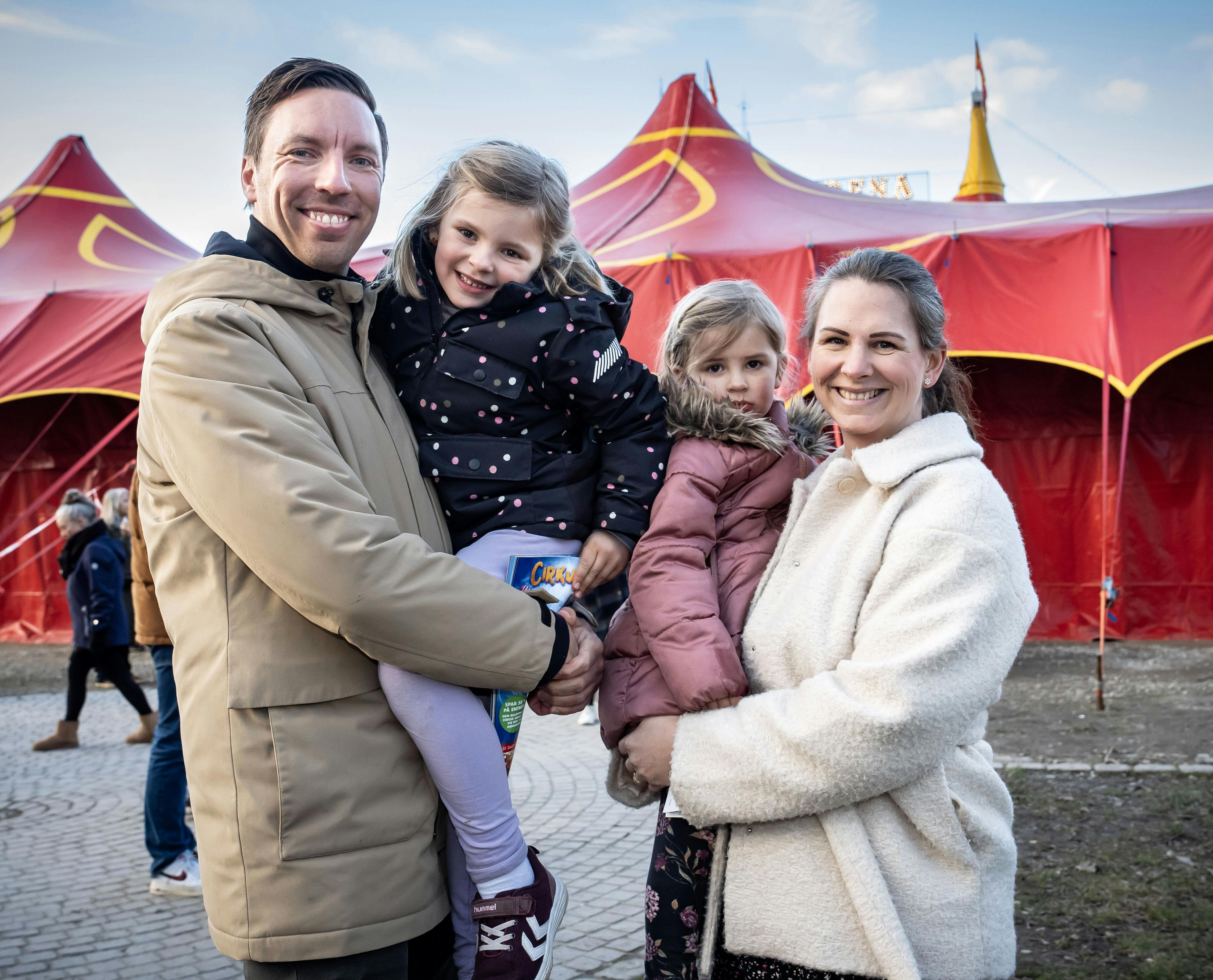 OPGAVE: Premiere på Cirkus Arena STED: BellahøjJOURNALIST: Jan Körner og Laura Dalgård HansenFOTOGRAF: Hanne JuulDATO: 202403025