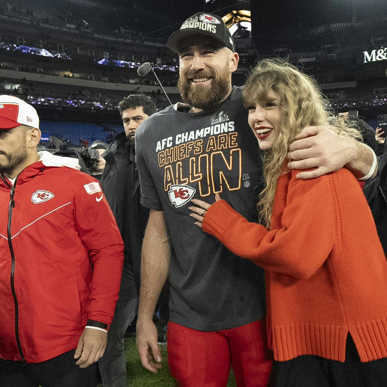 Travis Kelce og Taylor Swift har været kærester i over et år.