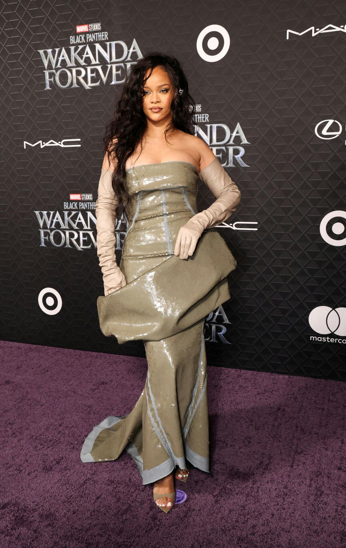Rihanna kunne godt tænke sig at "få løftet patterne op til skuldrene" igen.