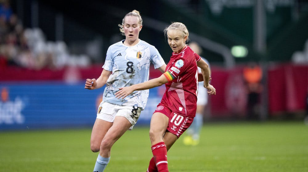 Der var halvtomme tribuner, da Pernille Harder og resten af det danske landshold mødte Belgien i tirsdags. 